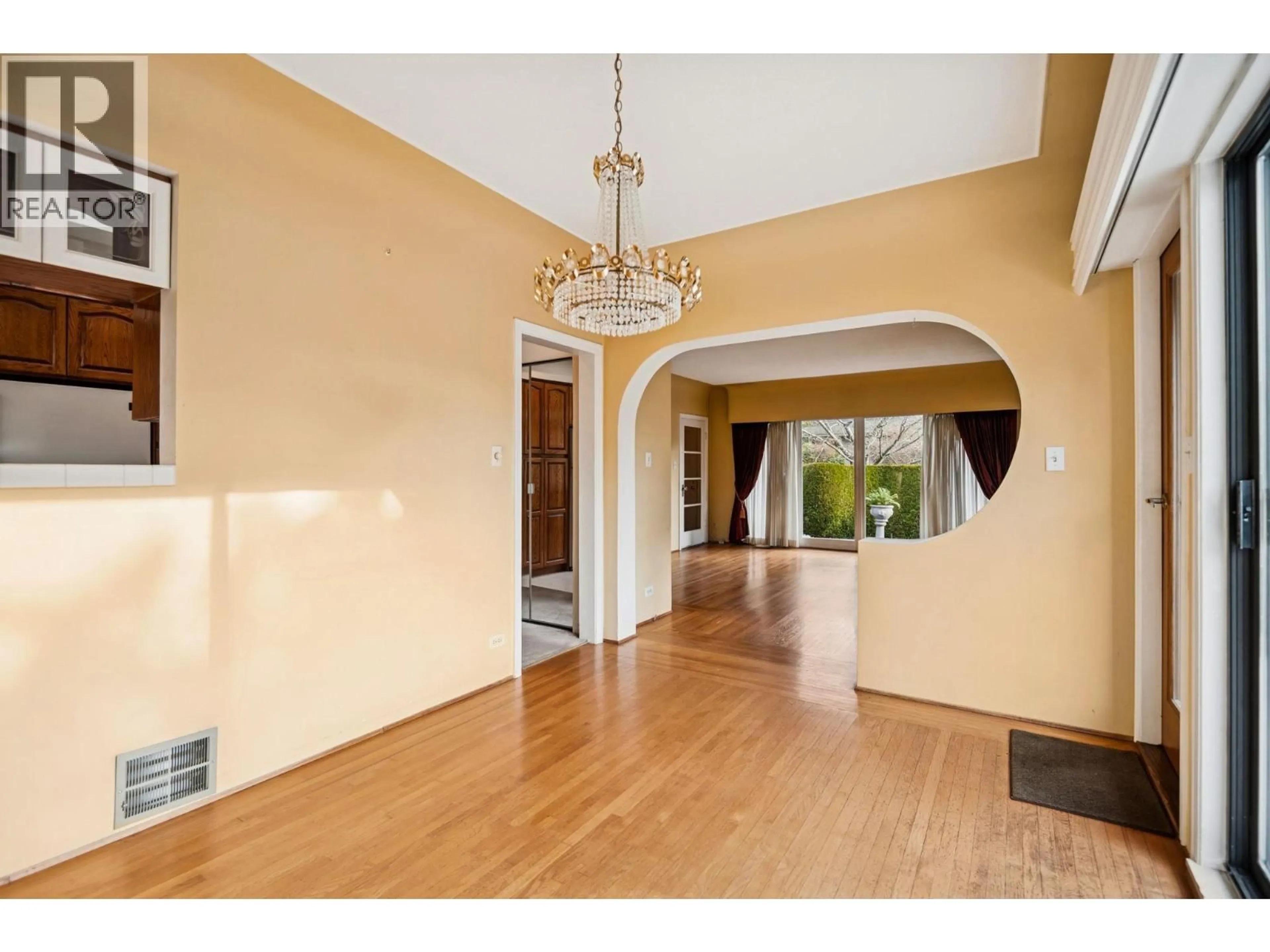 Indoor foyer for 5525 CROWN STREET, Vancouver British Columbia V6N2B6