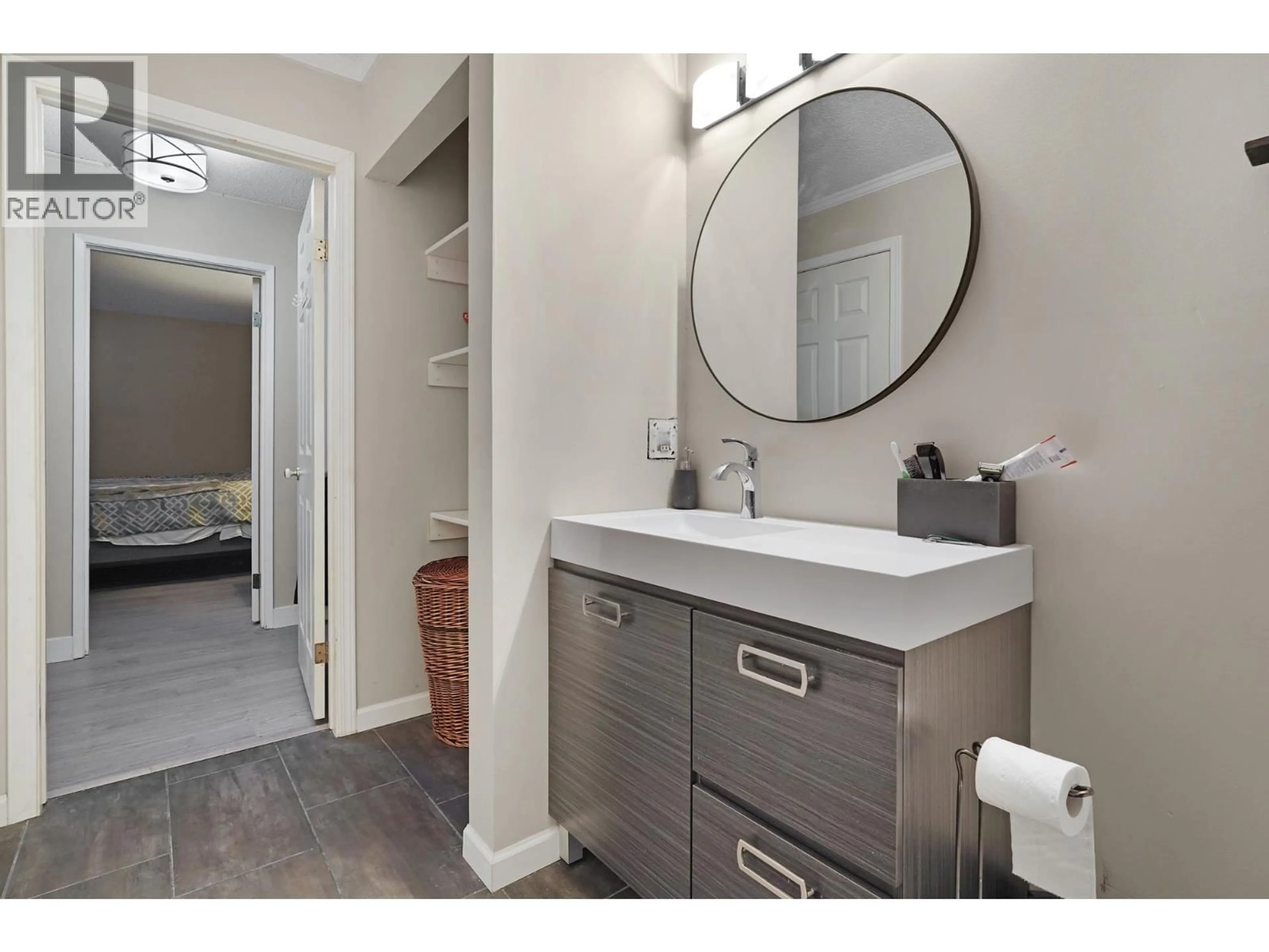 Contemporary bathroom, ceramic/tile floor for 126 - 5421 10 AVENUE, Tsawwassen British Columbia V4M3T9
