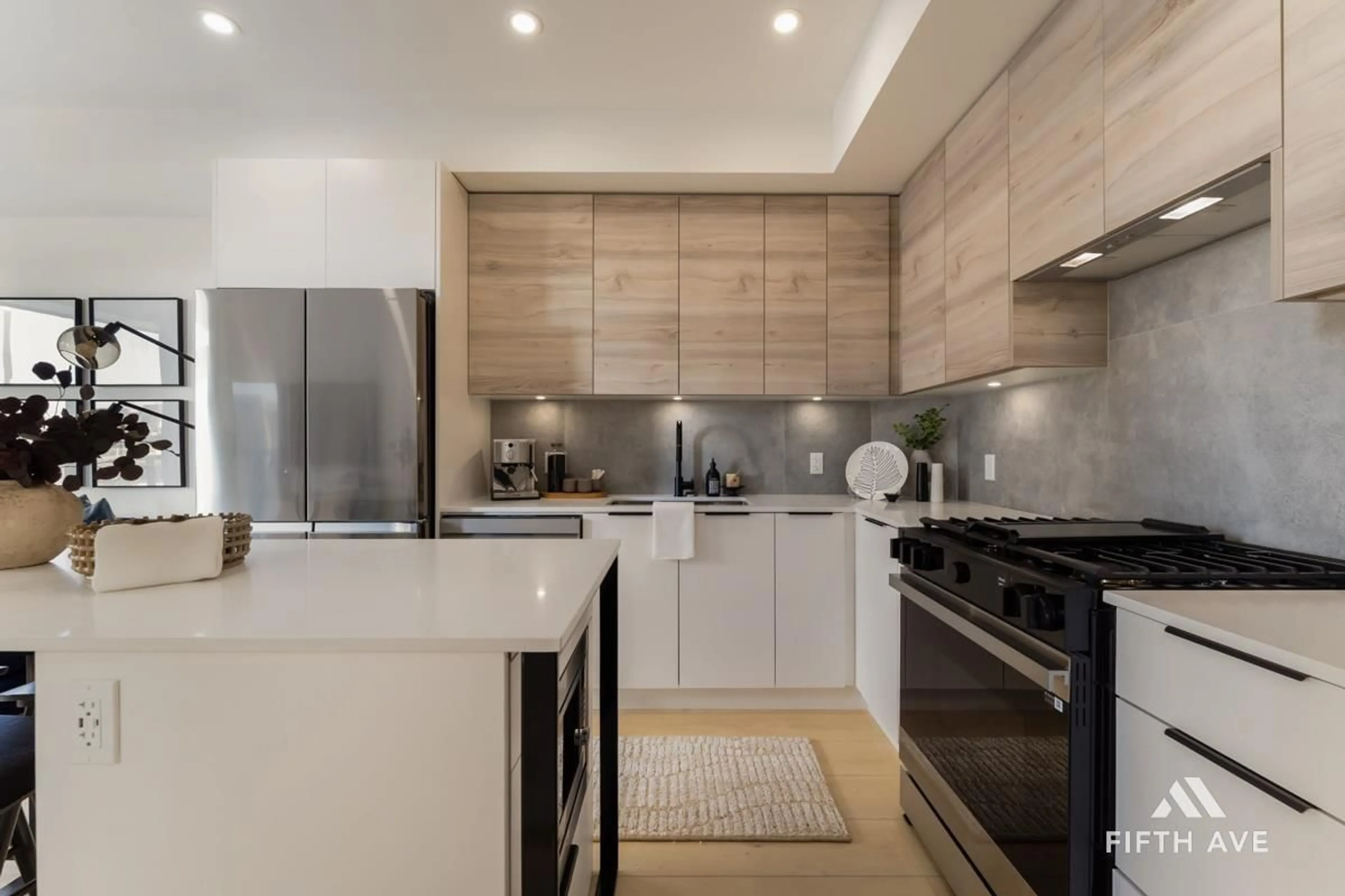 Contemporary kitchen, unknown for 203 - 30494 CARDINAL AVENUE, Abbotsford British Columbia V2T0A5