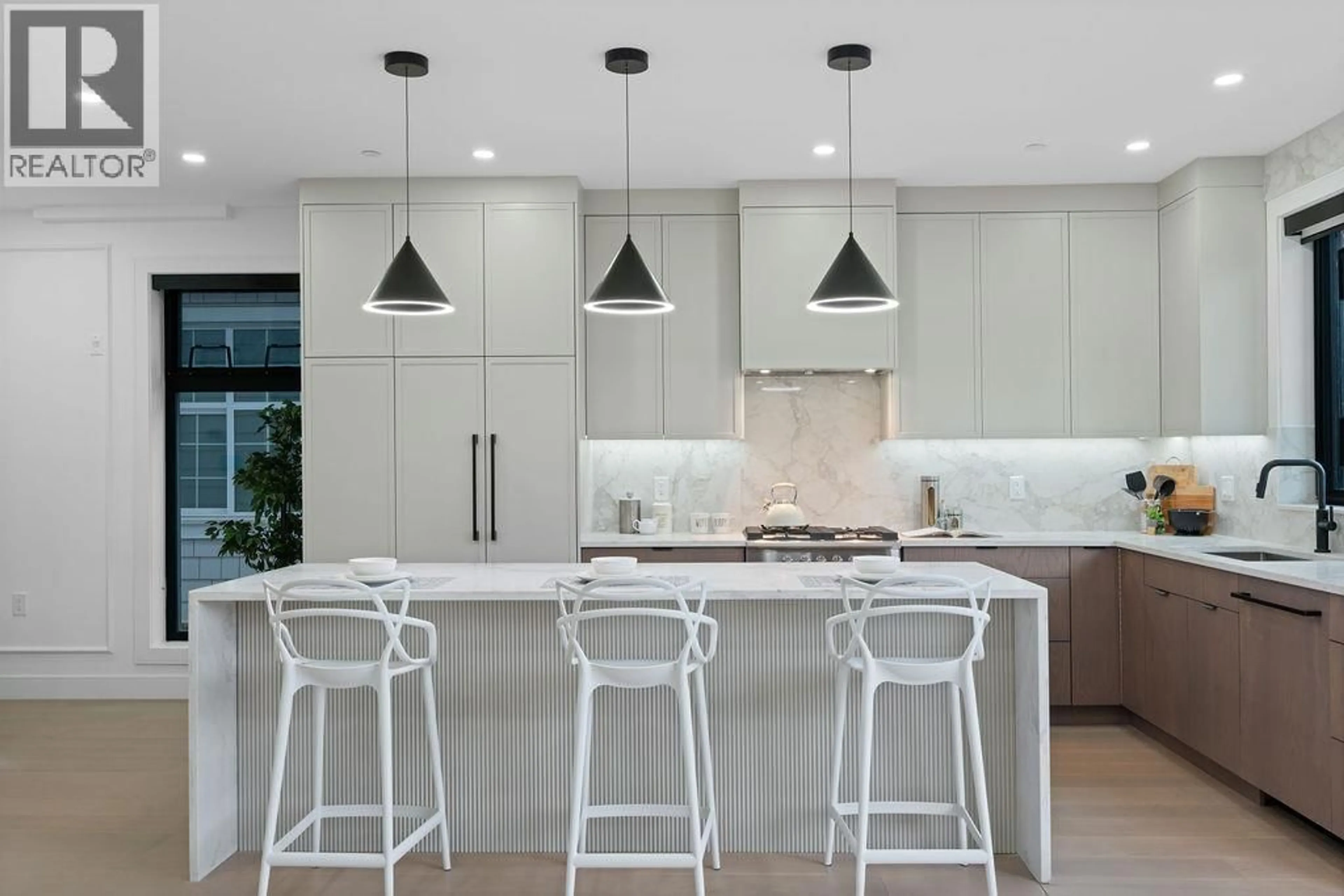 Contemporary kitchen, ceramic/tile floor for 3 - 2282 8TH AVENUE, Vancouver British Columbia V5N1V5