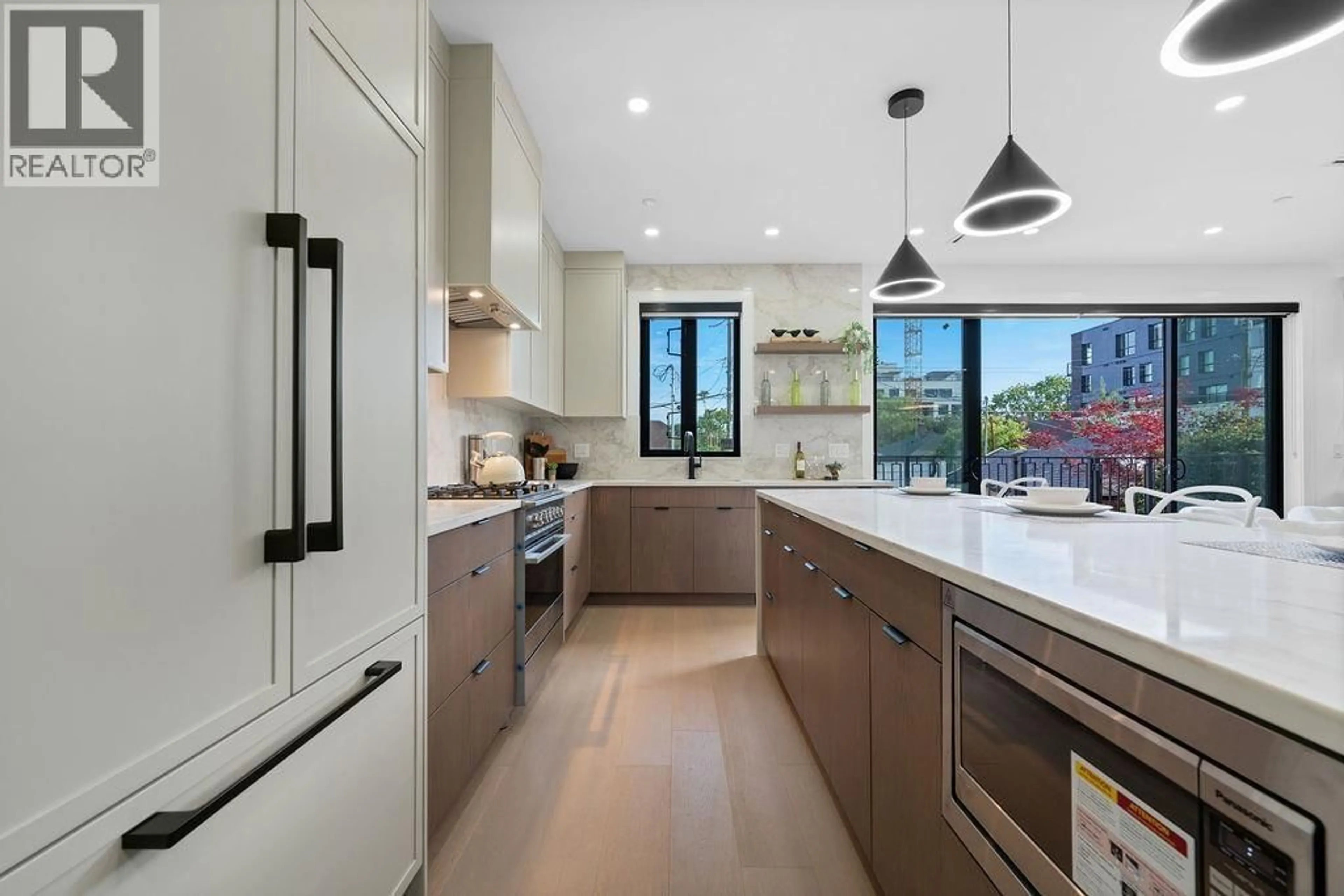 Contemporary kitchen, ceramic/tile floor for 3 - 2282 8TH AVENUE, Vancouver British Columbia V5N1V5