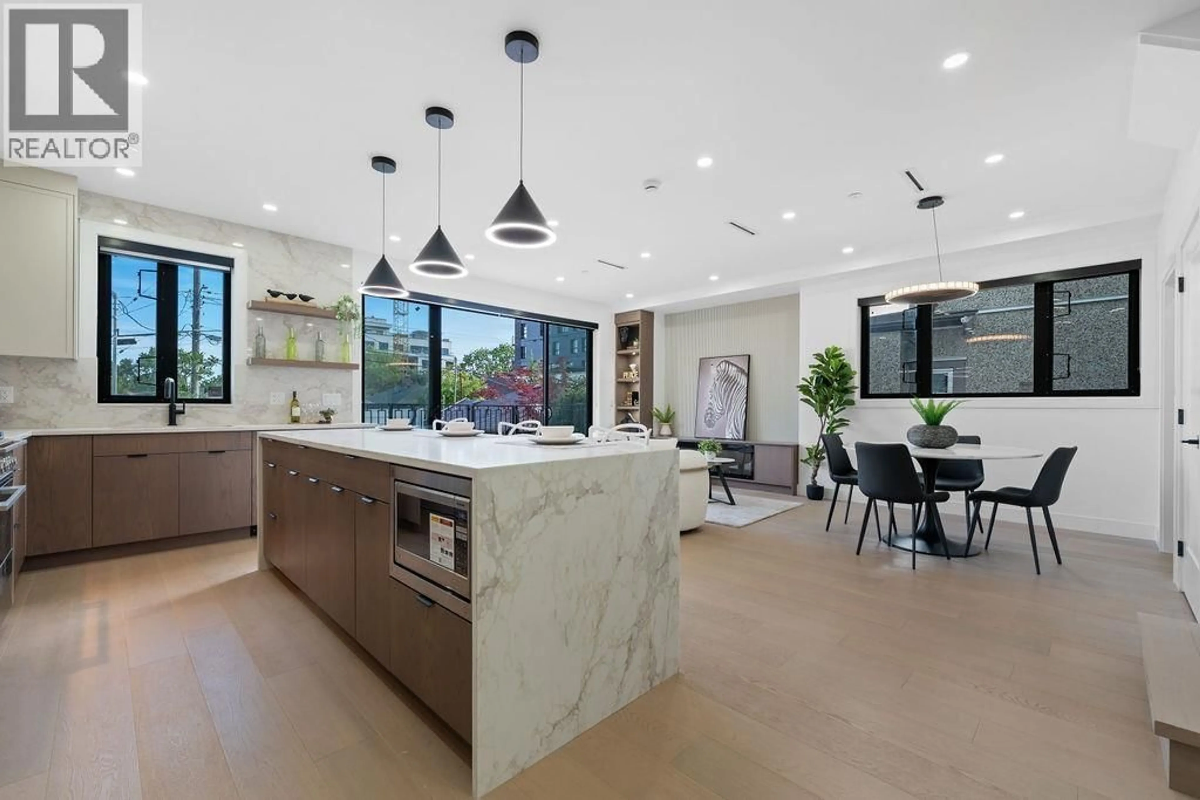 Open concept kitchen, ceramic/tile floor for 3 - 2282 8TH AVENUE, Vancouver British Columbia V5N1V5