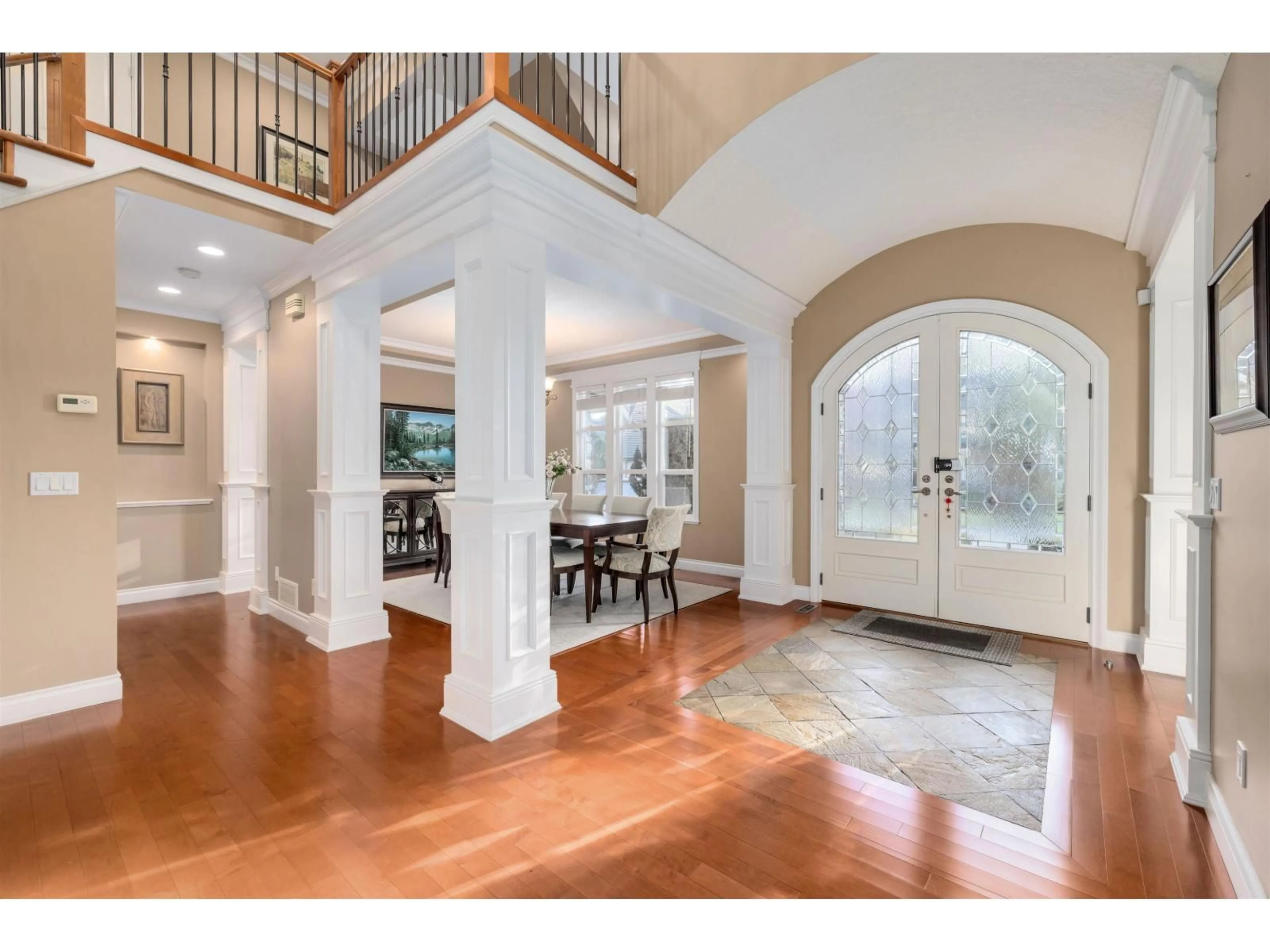 Indoor entryway for 14185 33 AVENUE, Surrey British Columbia V4P3M1