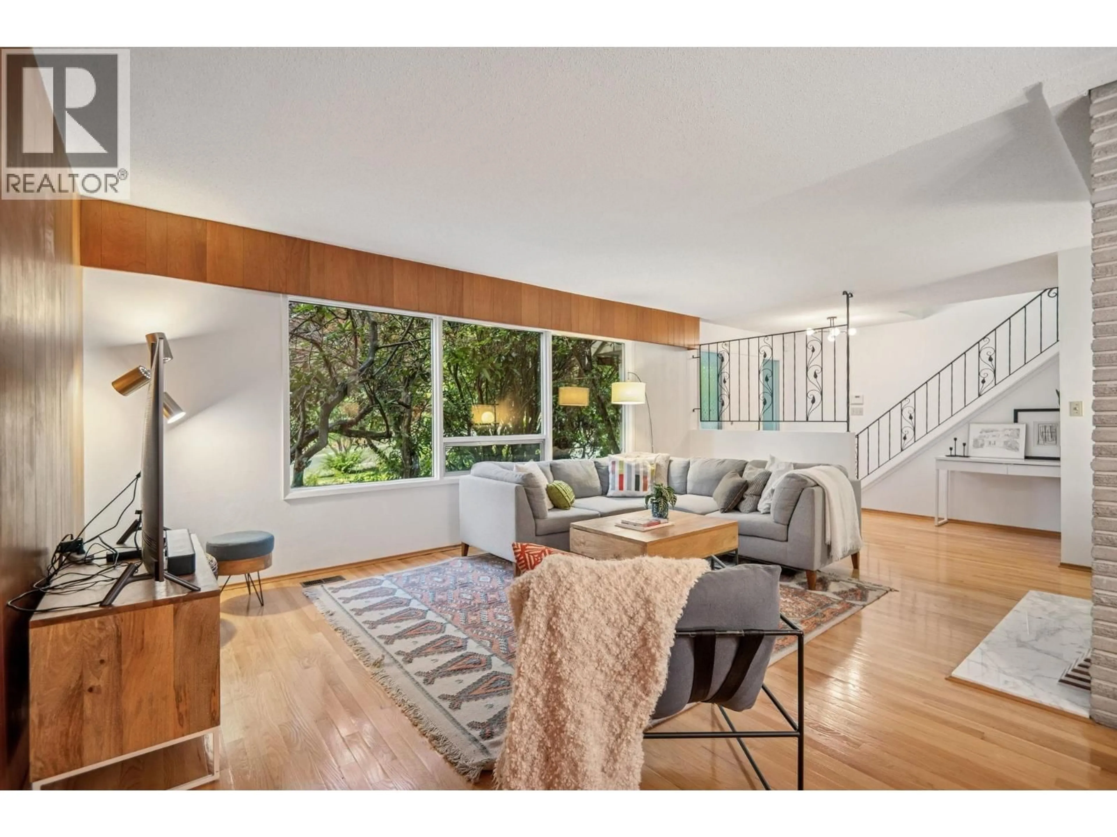 Living room with furniture, unknown for 2174 HOSKINS ROAD, North Vancouver British Columbia V7J3A3