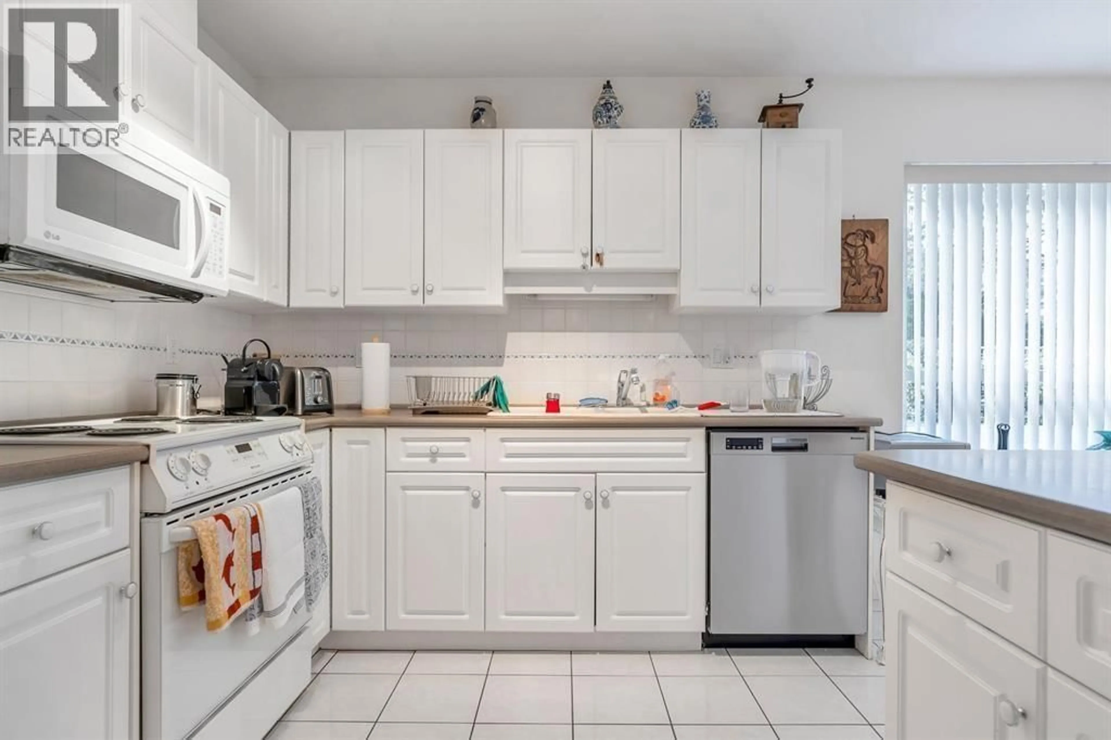 Standard kitchen, ceramic/tile floor for 106 - 1131 55 STREET, Delta British Columbia V4M3J9