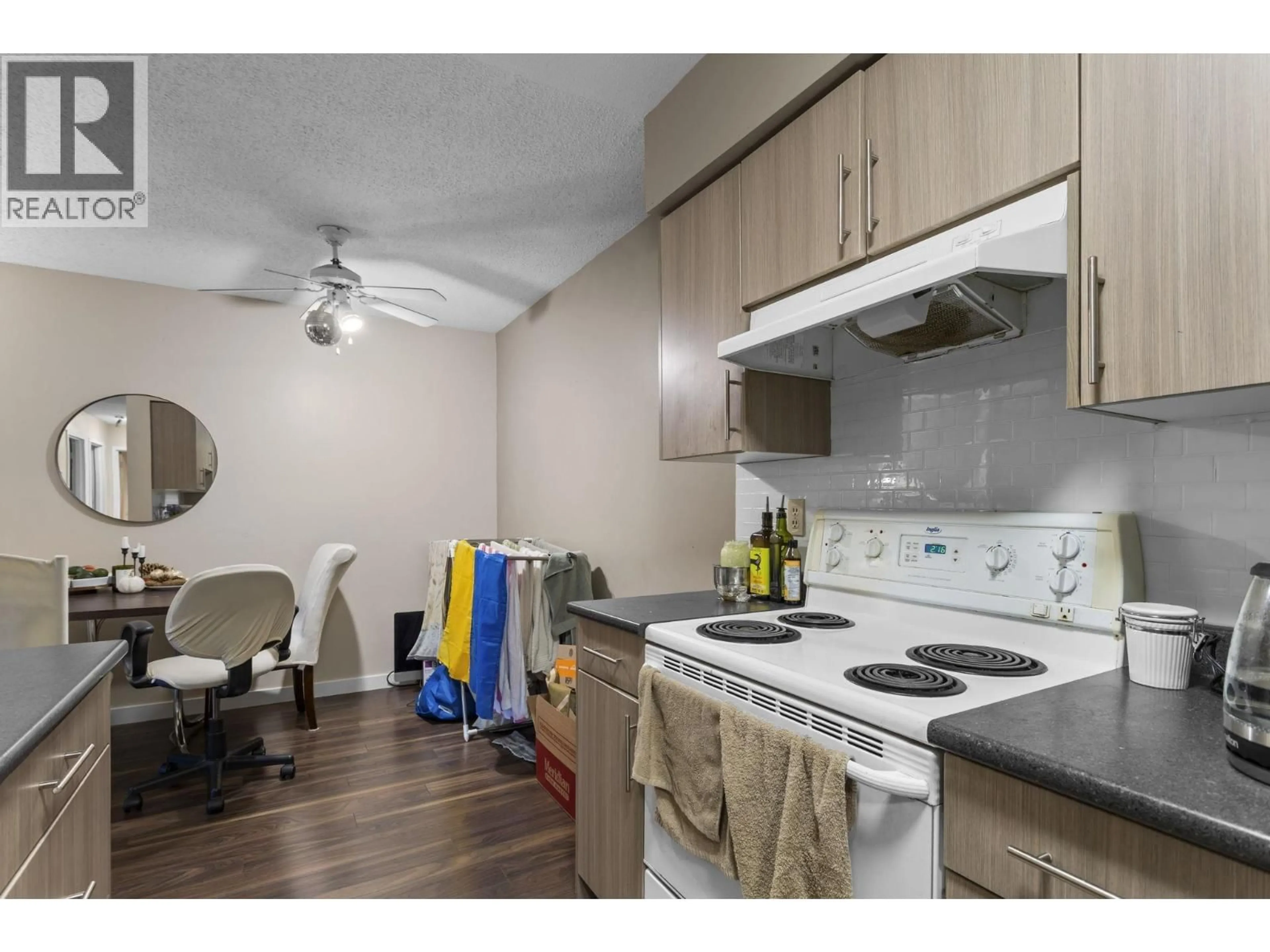 Standard kitchen, wood/laminate floor for 119 - 4363 HALIFAX STREET, Burnaby British Columbia V5C5Z3