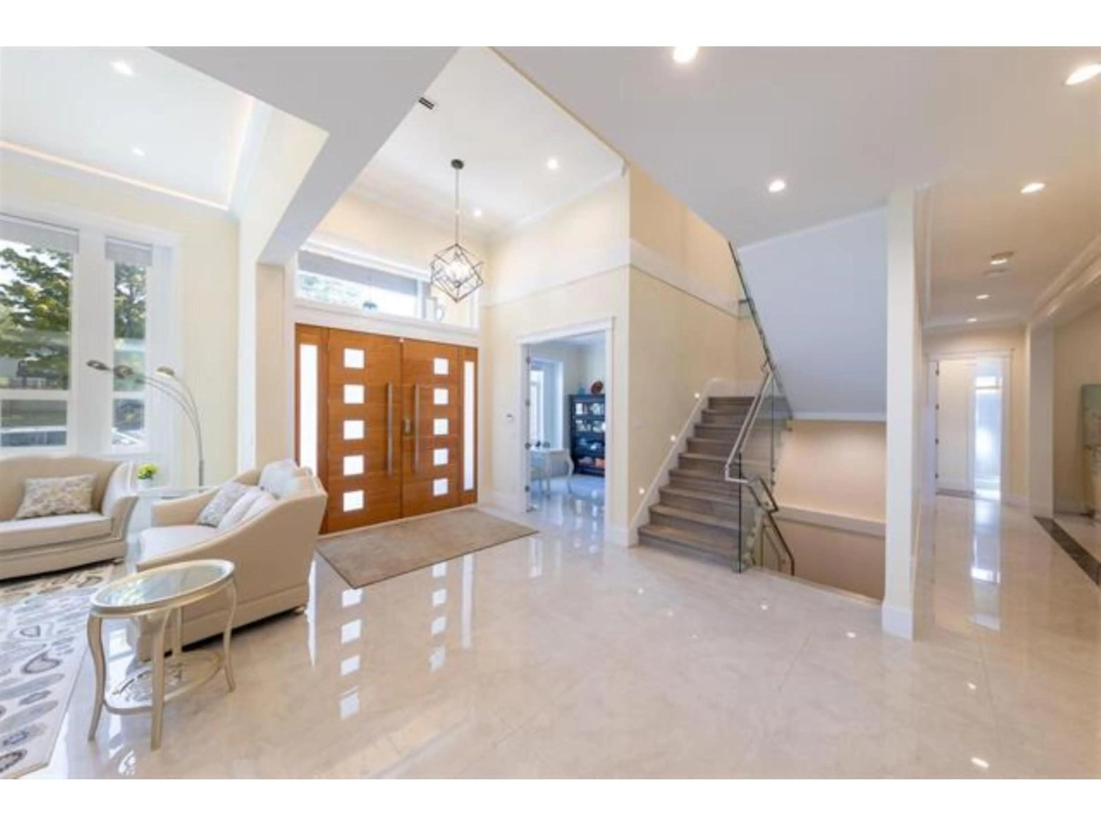 Indoor foyer for 6971 WESTVIEW DRIVE, Delta British Columbia V4E2L7