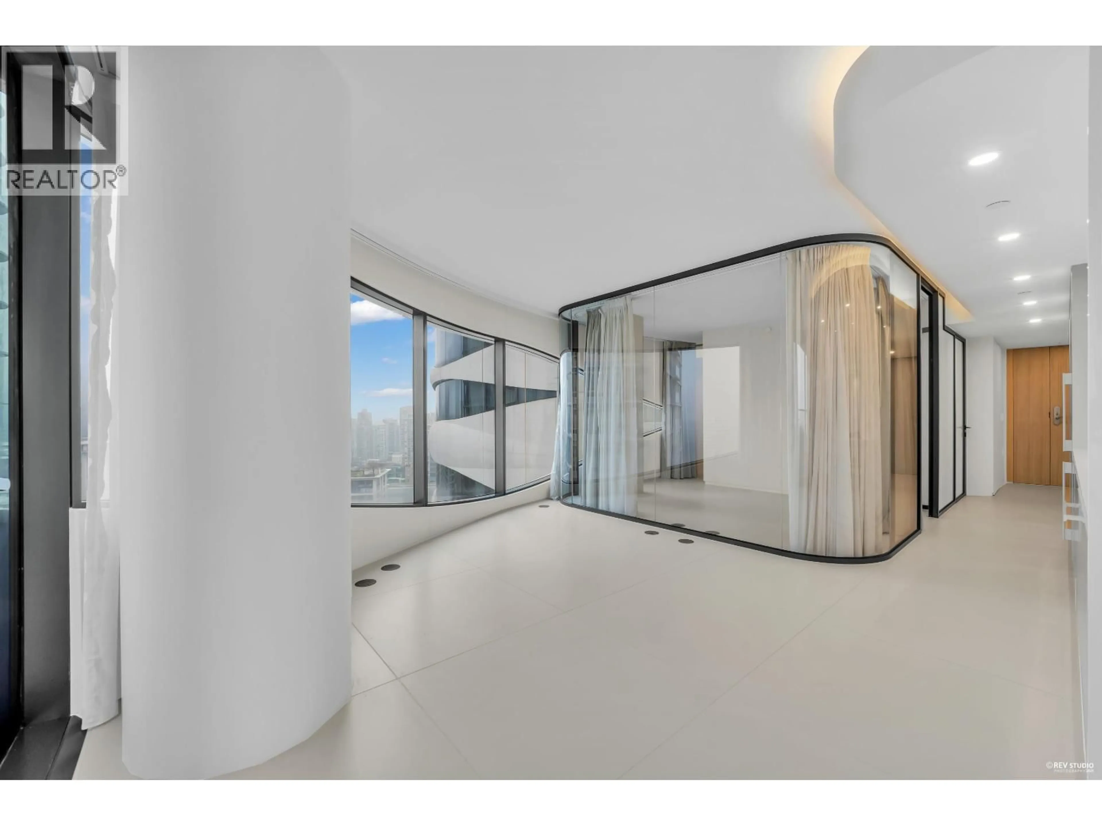 Indoor foyer for 2207 - 1033 NELSON STREET, Vancouver British Columbia V6E0E5