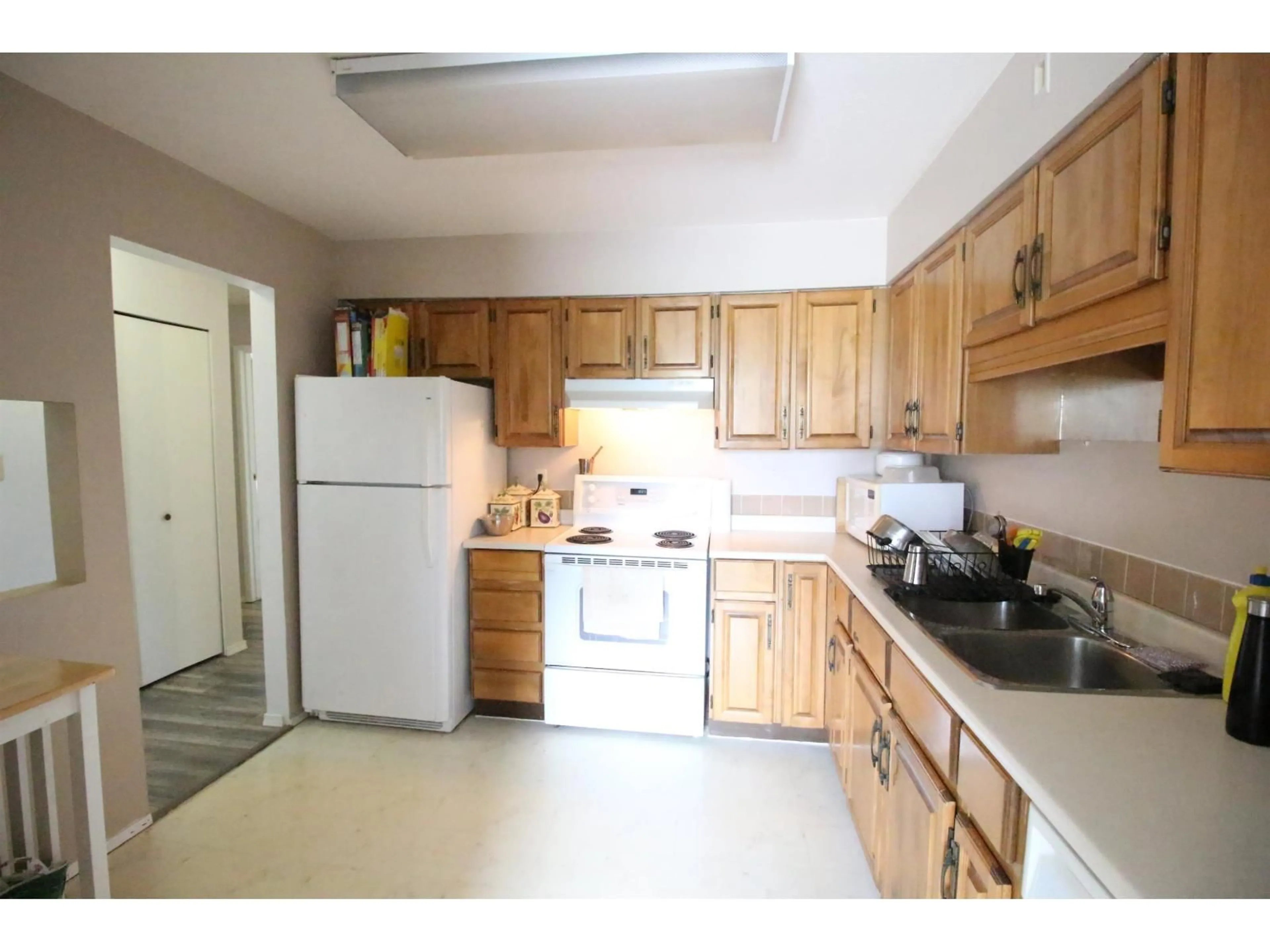 Standard kitchen, unknown for 204 - 32025 TIMS AVENUE, Abbotsford British Columbia V2T2H3