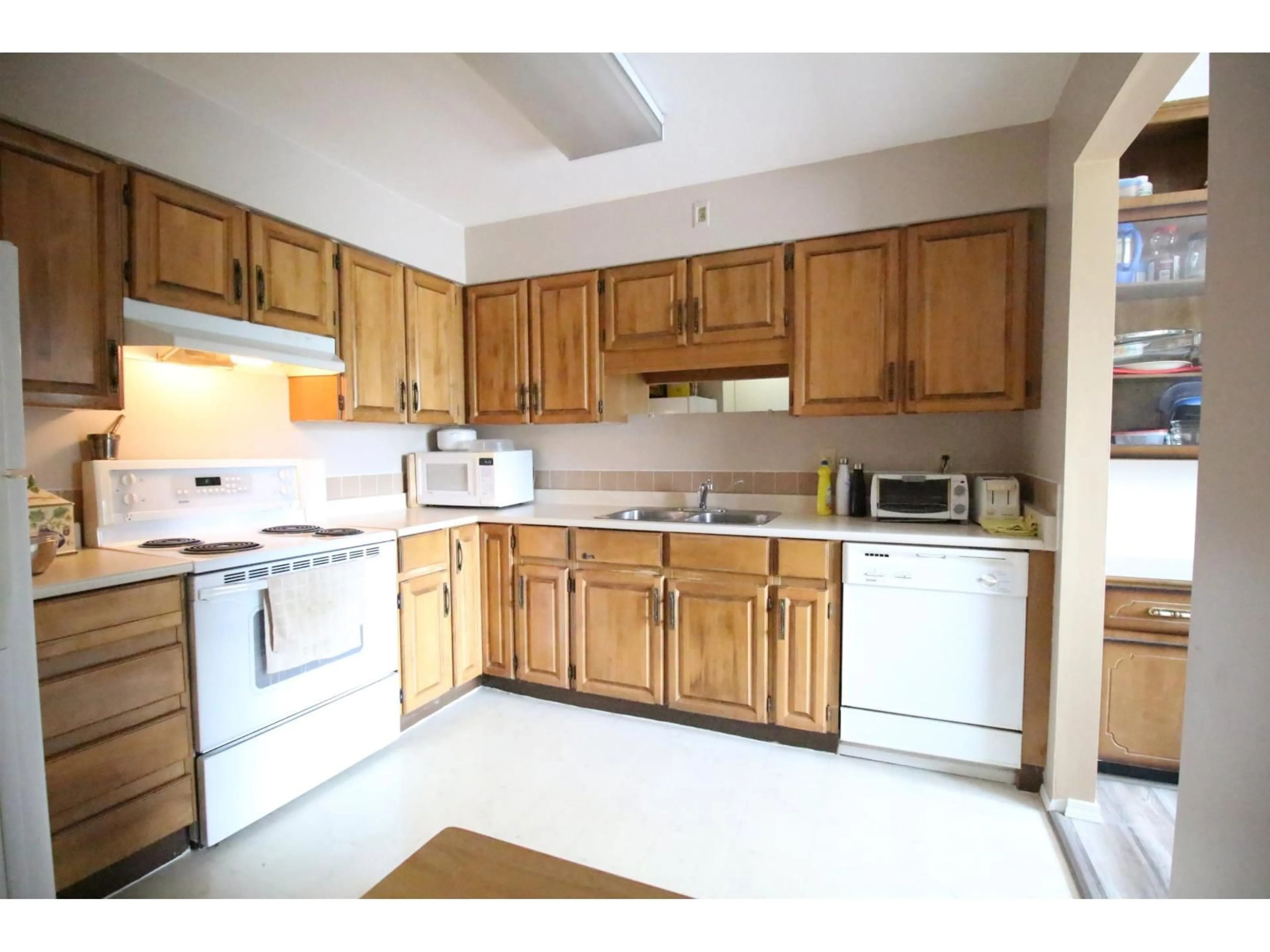 Standard kitchen, unknown for 204 - 32025 TIMS AVENUE, Abbotsford British Columbia V2T2H3