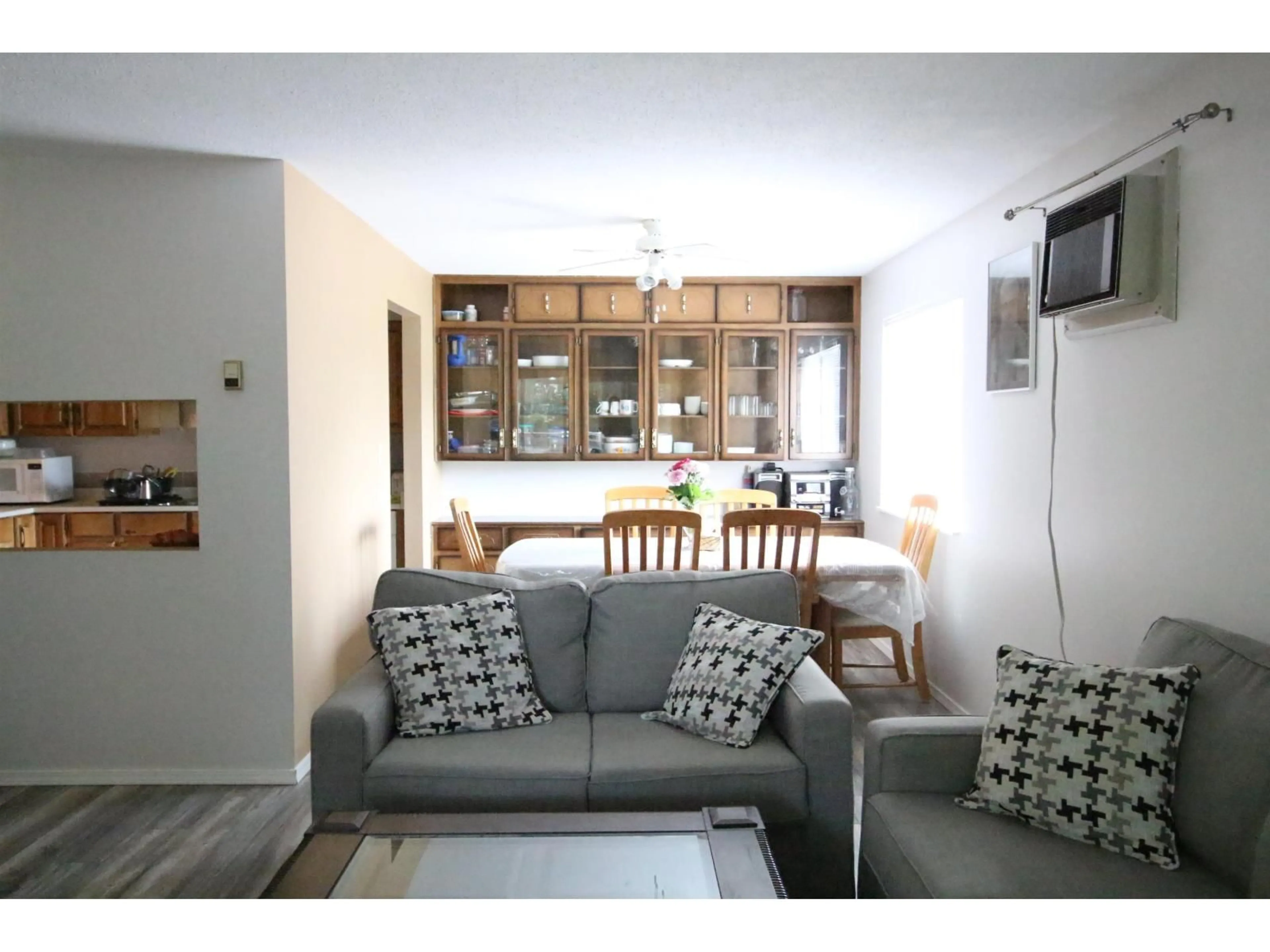 Living room with furniture, unknown for 204 - 32025 TIMS AVENUE, Abbotsford British Columbia V2T2H3