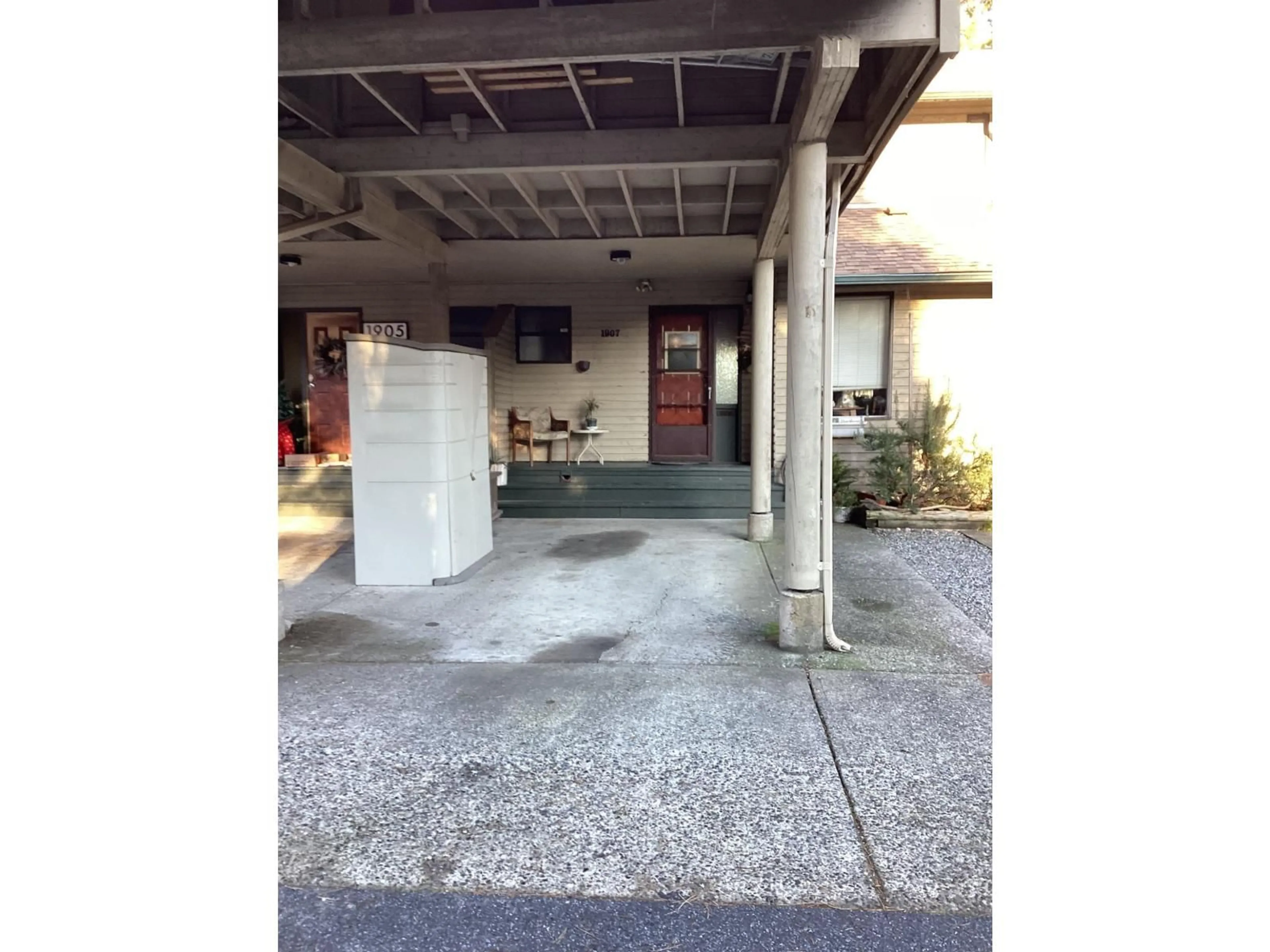 Unknown for 1907 LILAC DRIVE, Surrey British Columbia V4A6C7