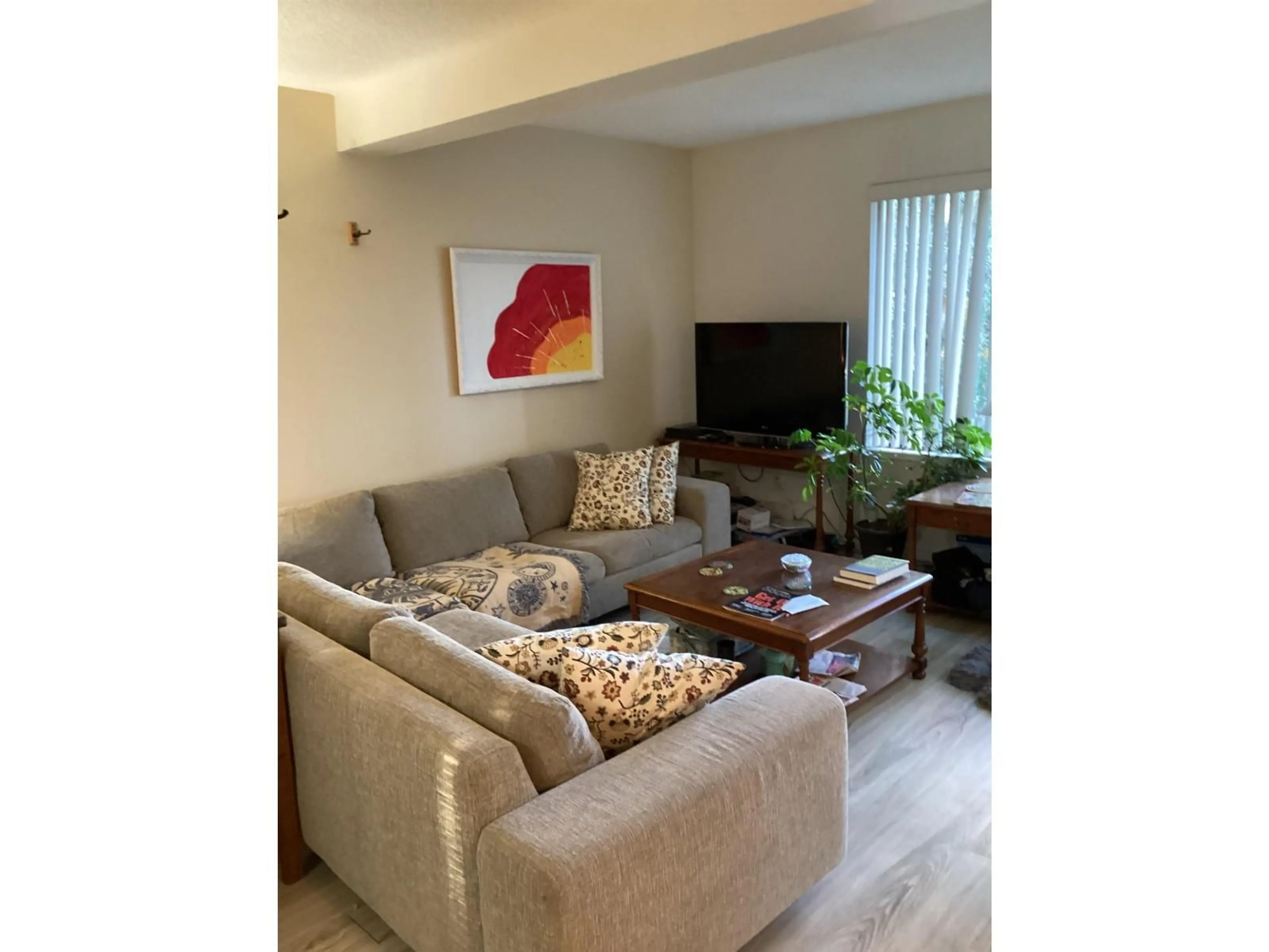 Living room with furniture, unknown for 1907 LILAC DRIVE, Surrey British Columbia V4A6C7