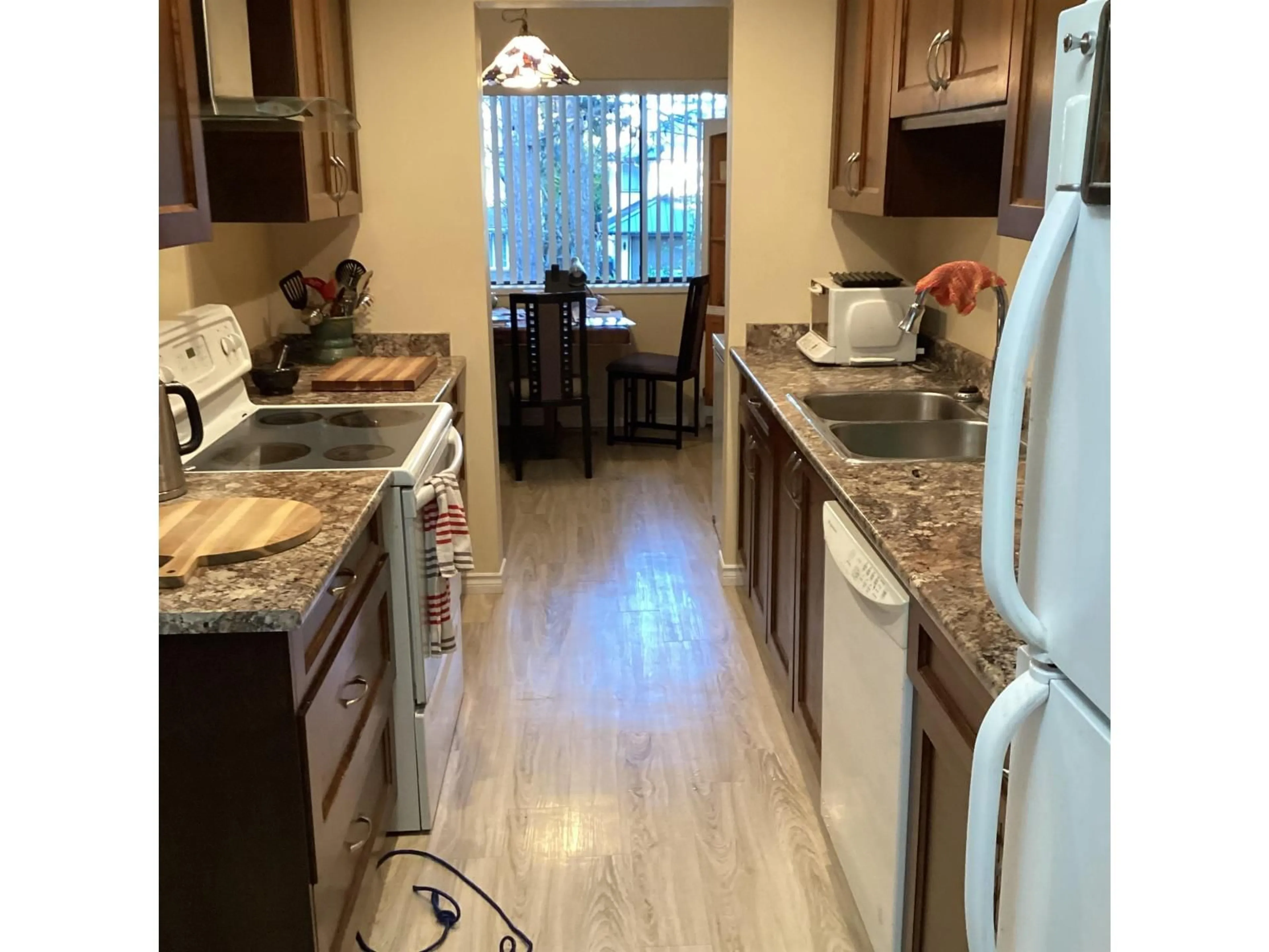 Standard kitchen, unknown for 1907 LILAC DRIVE, Surrey British Columbia V4A6C7