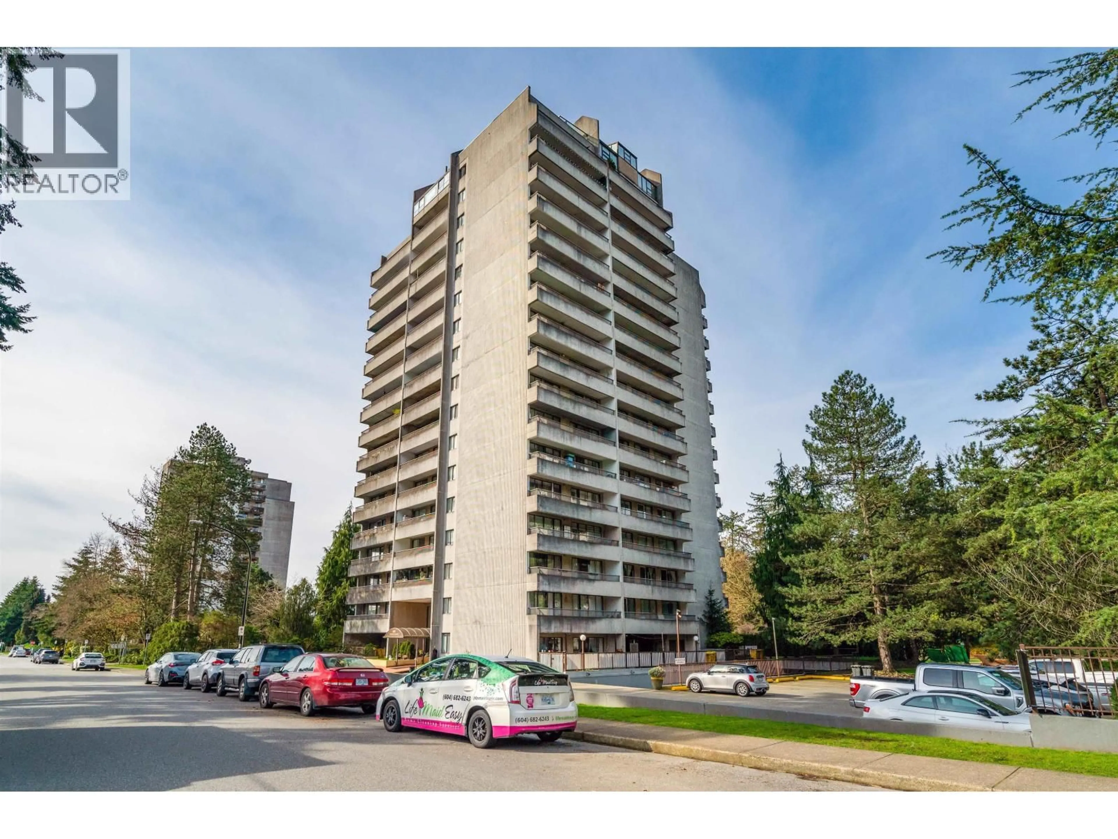 A pic from outside/outdoor area/front of a property/back of a property/a pic from drone, street for 608 - 6595 WILLINGDON AVENUE, Burnaby British Columbia V5H4E5