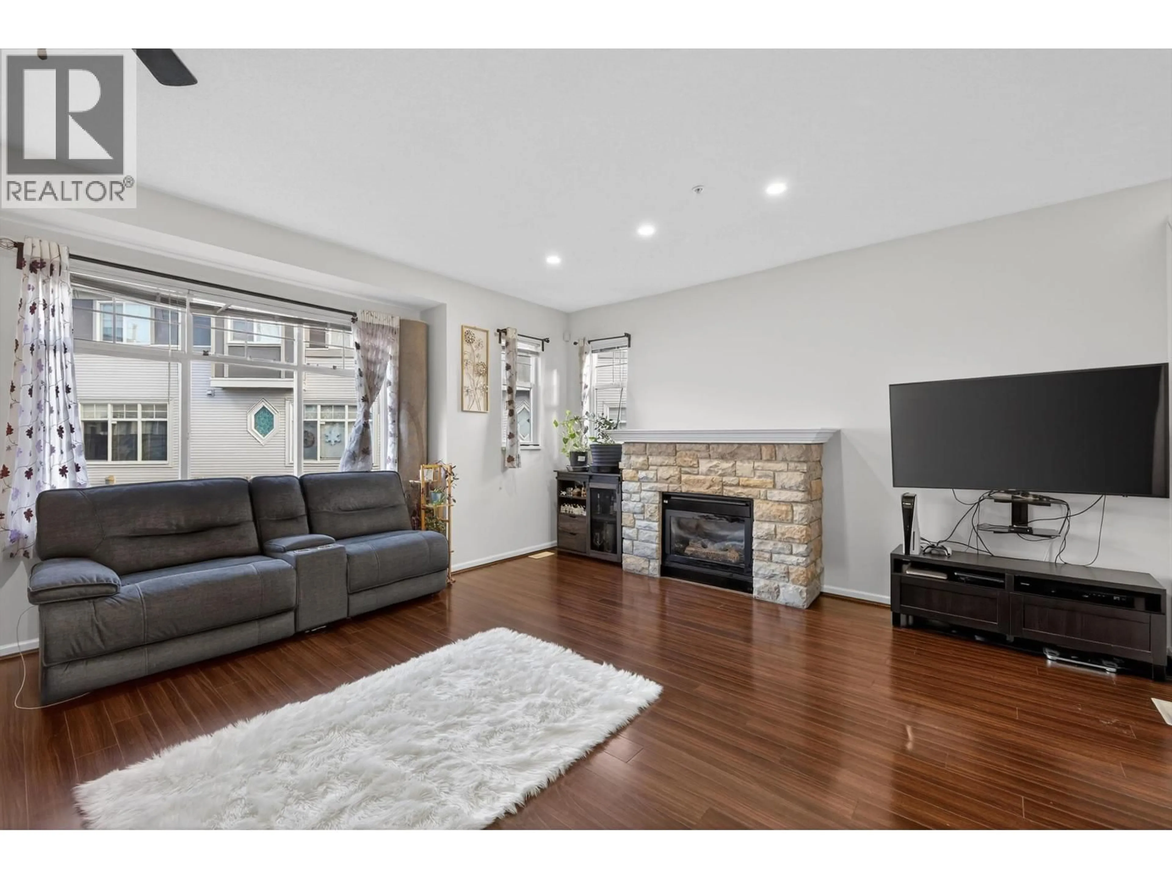 Living room with furniture, unknown for 57 - 1010 EWEN AVENUE, New Westminster British Columbia V3M5C9