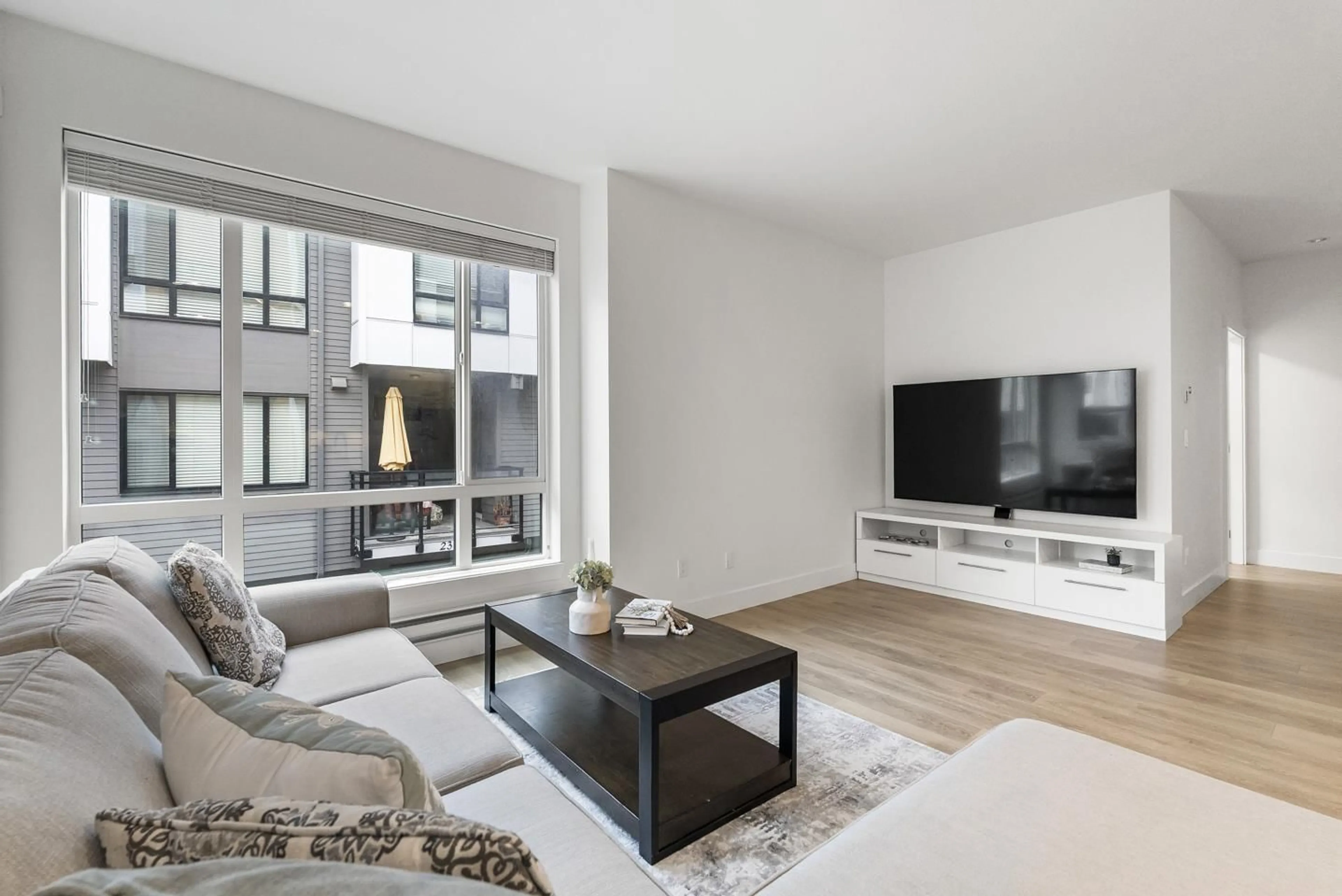 Living room with furniture, unknown for 79 - 16433 19 AVENUE, Surrey British Columbia V3Z0Z1