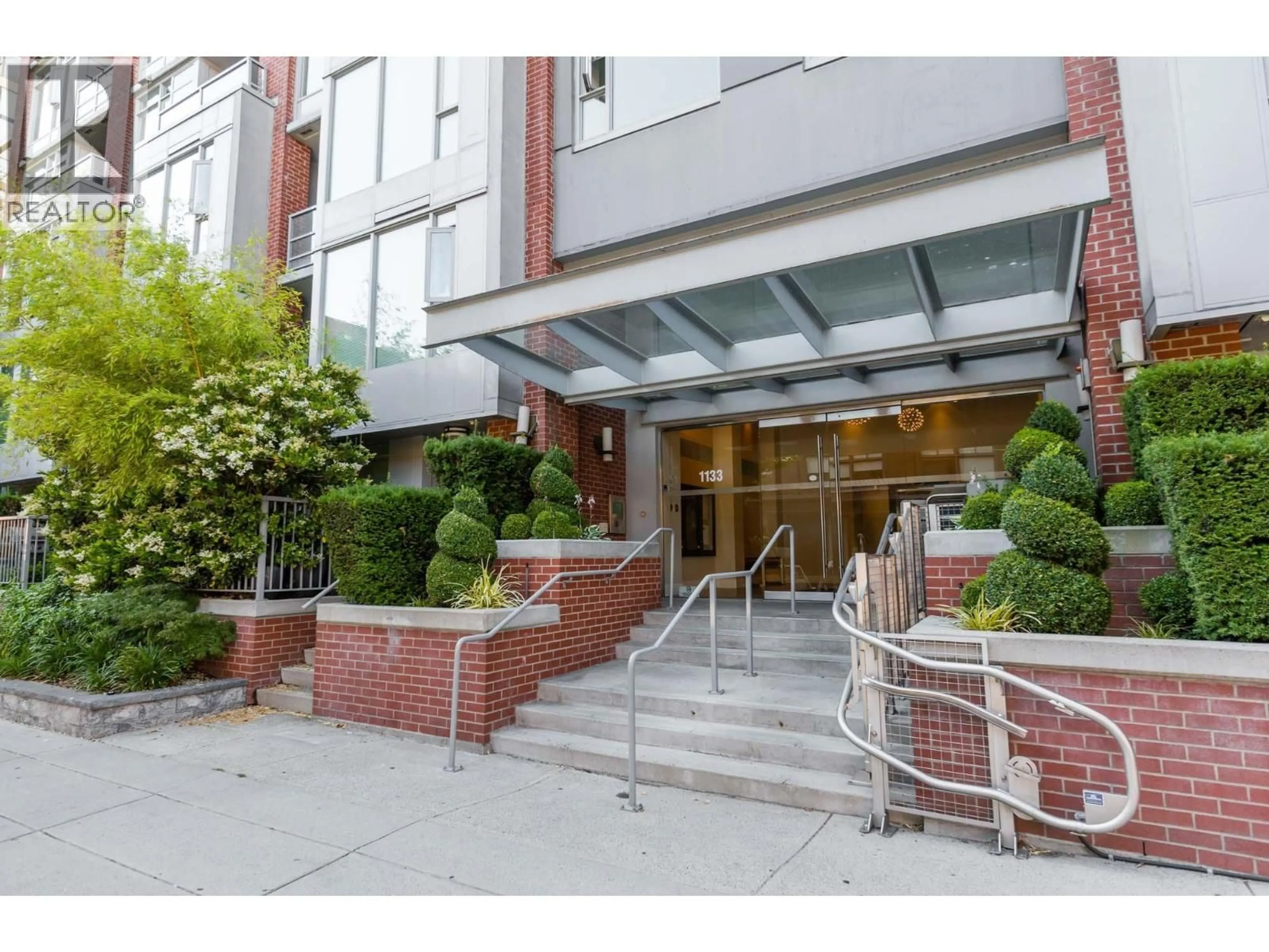 Indoor foyer for 701 - 1133 HOMER STREET, Vancouver British Columbia V6B0B1