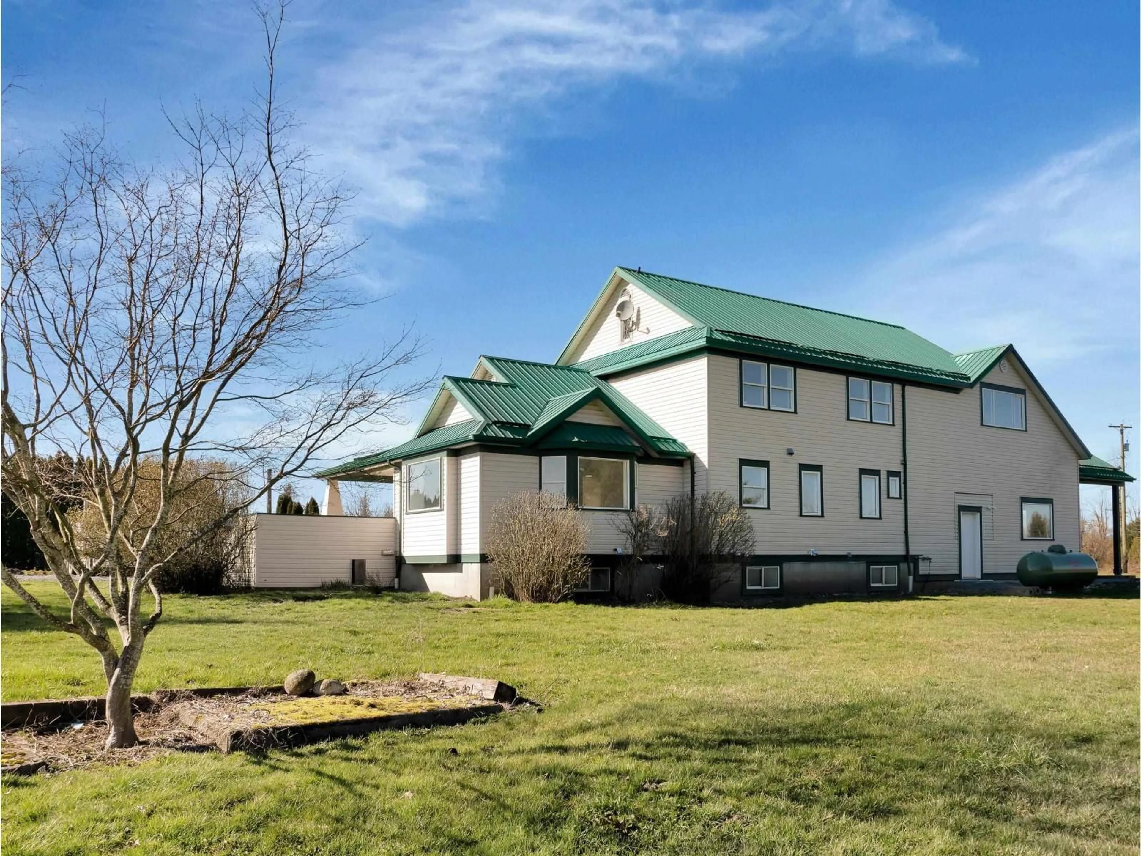 A pic from outside/outdoor area/front of a property/back of a property/a pic from drone, building for 27550 48 AVENUE, Langley British Columbia V4W1S1