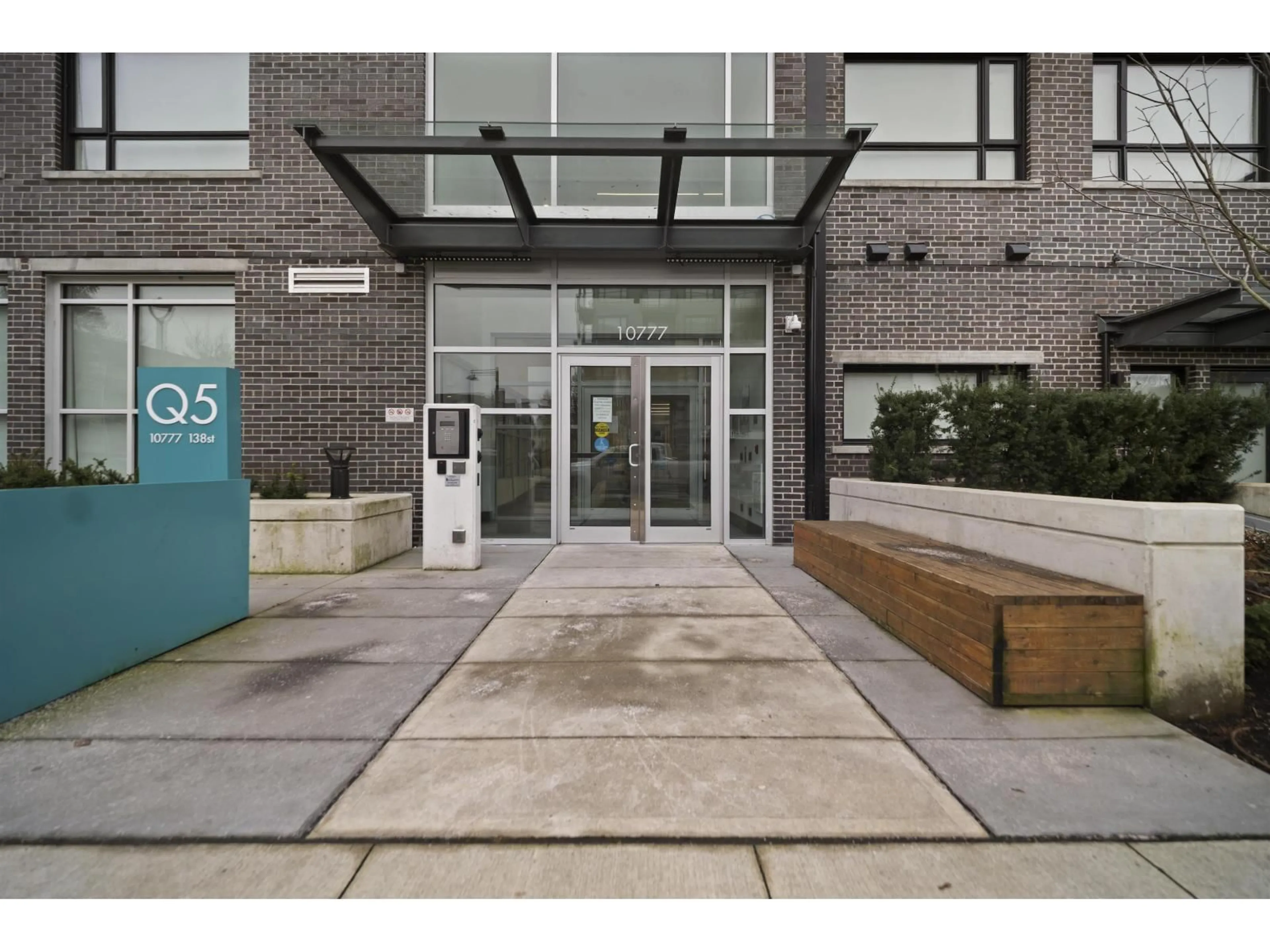 Indoor foyer for 405 - 10777 138 STREET, Surrey British Columbia V3T0T5