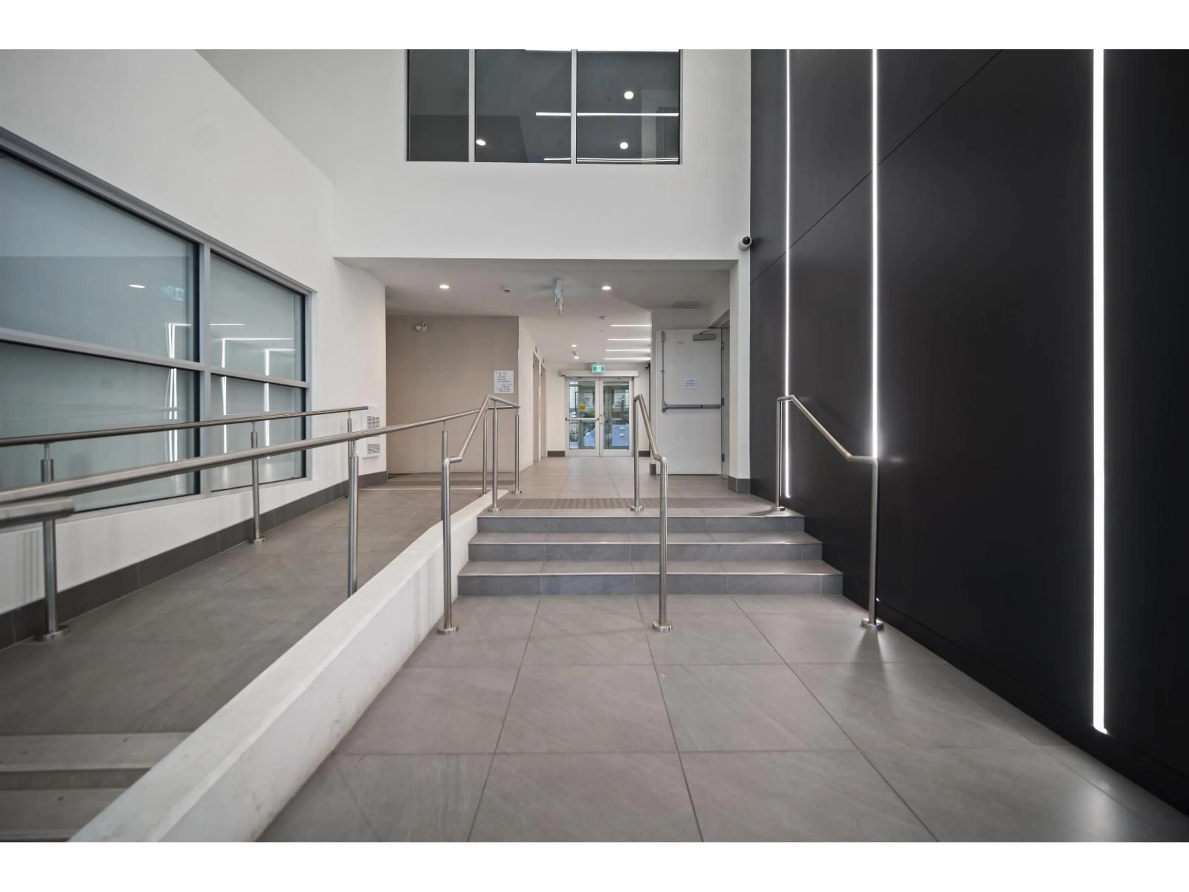 Indoor foyer for 405 - 10777 138 STREET, Surrey British Columbia V3T0T5