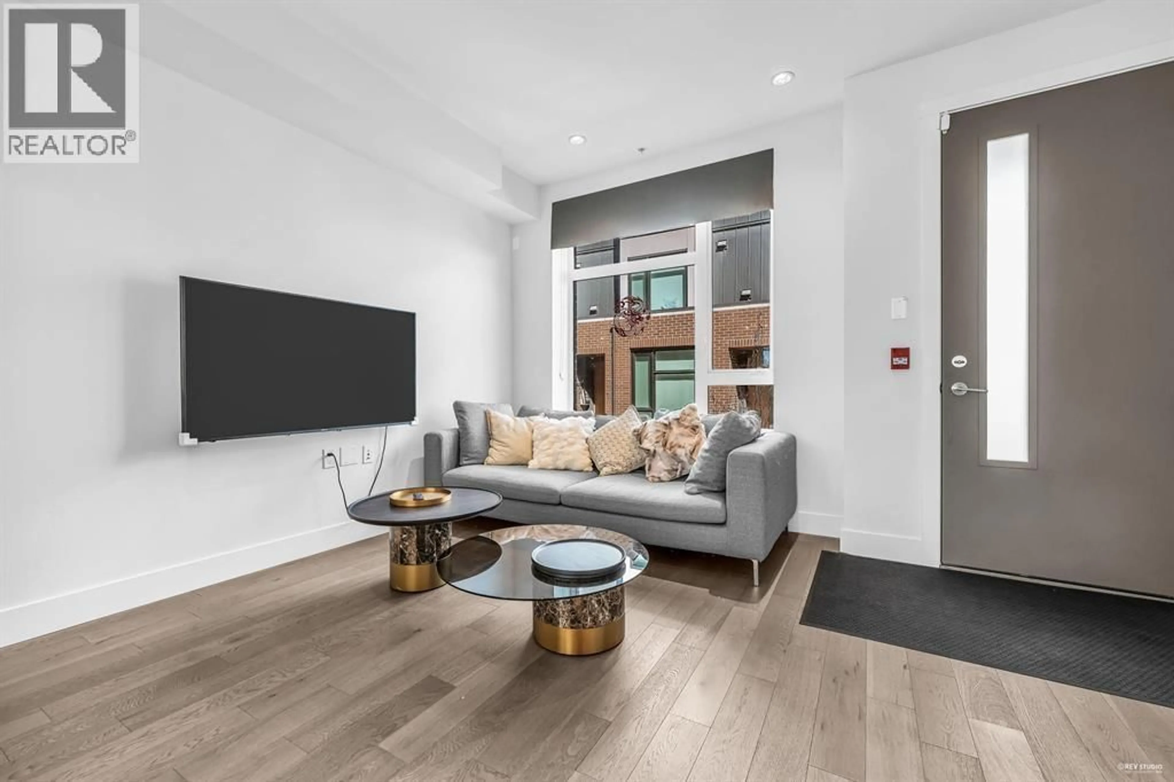 Living room with furniture, unknown for 7623 YUKON STREET, Vancouver British Columbia V5X2Y4