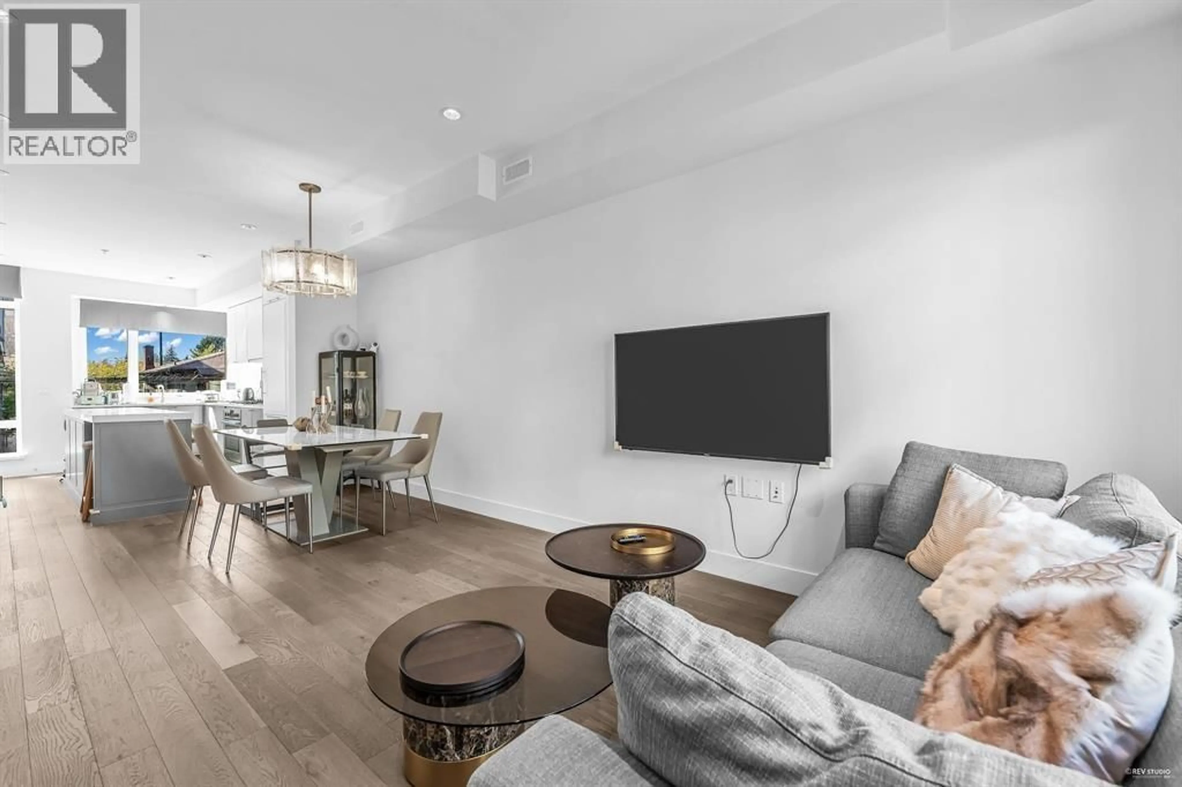 Living room with furniture, unknown for 7623 YUKON STREET, Vancouver British Columbia V5X2Y4