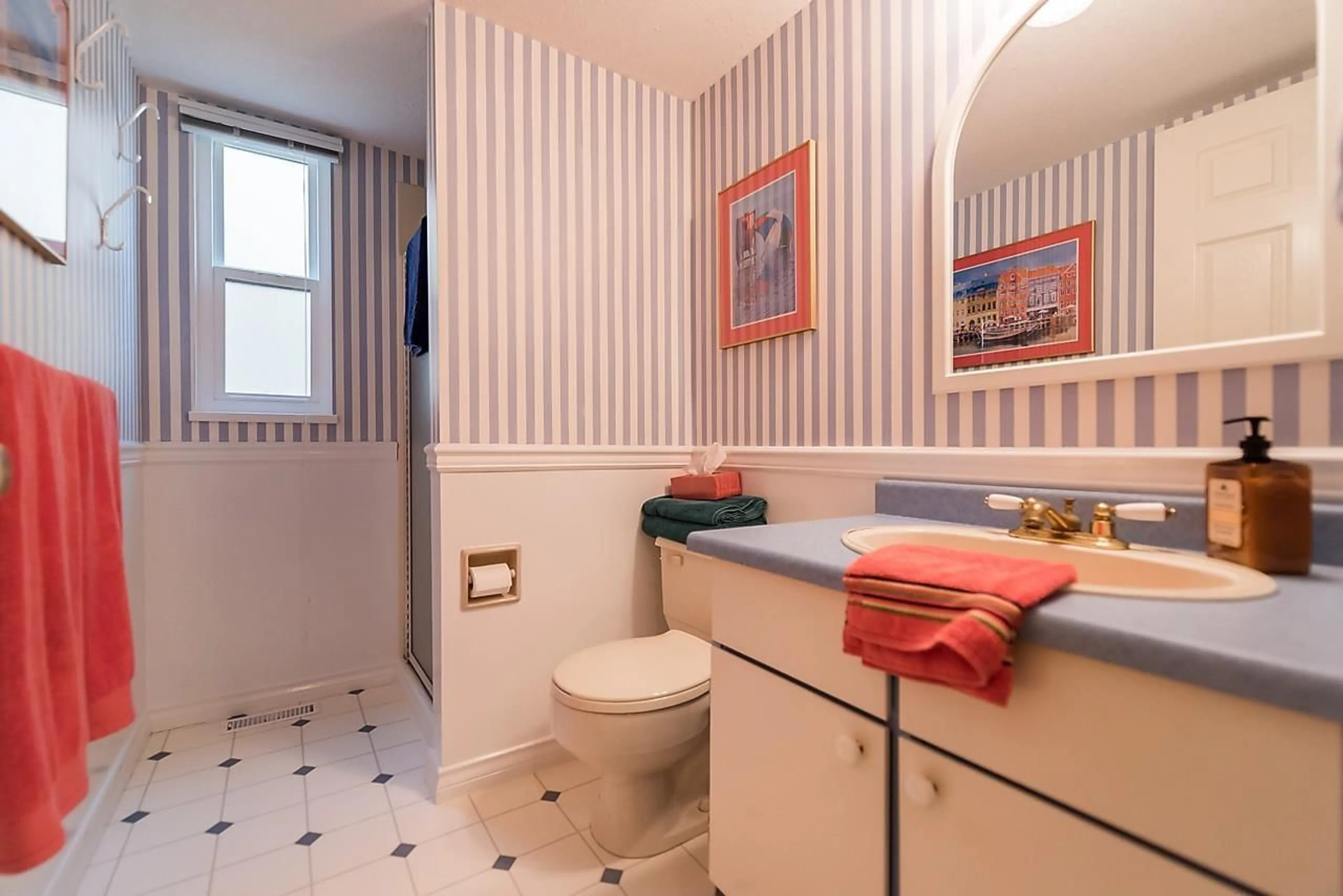 Standard bathroom, ceramic/tile floor for 10980 63 AVENUE, Delta British Columbia V4E3B4