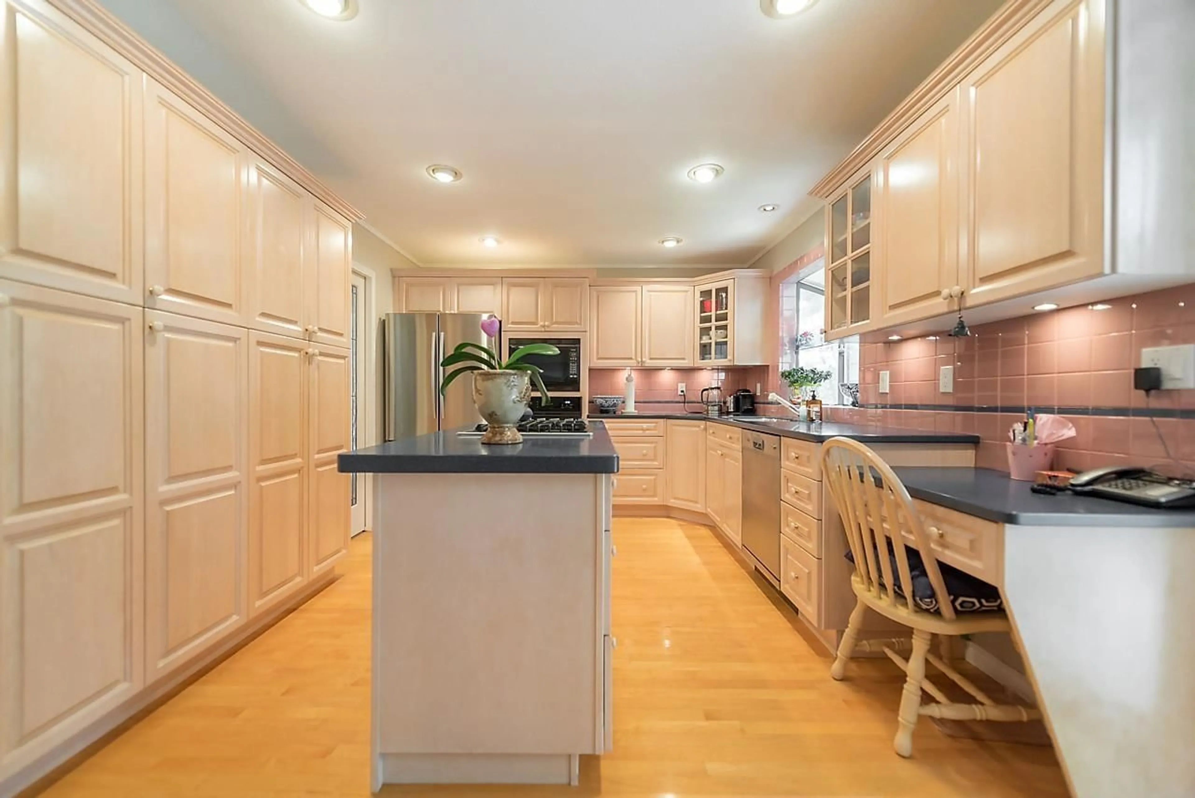 Open concept kitchen, unknown for 10980 63 AVENUE, Delta British Columbia V4E3B4