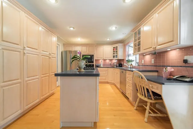 10980 63 AVENUE, Delta 4