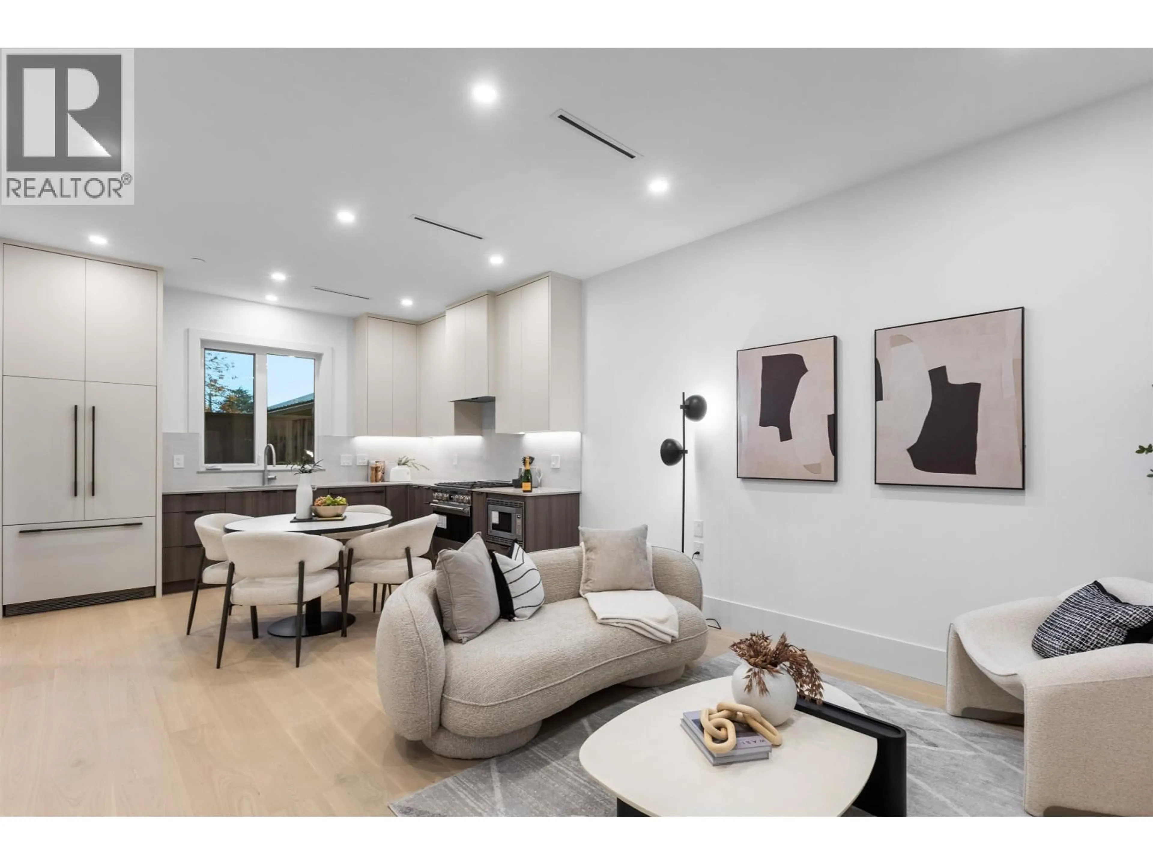 Unknown for 2609 DUNDAS STREET, Vancouver British Columbia V5K1R1