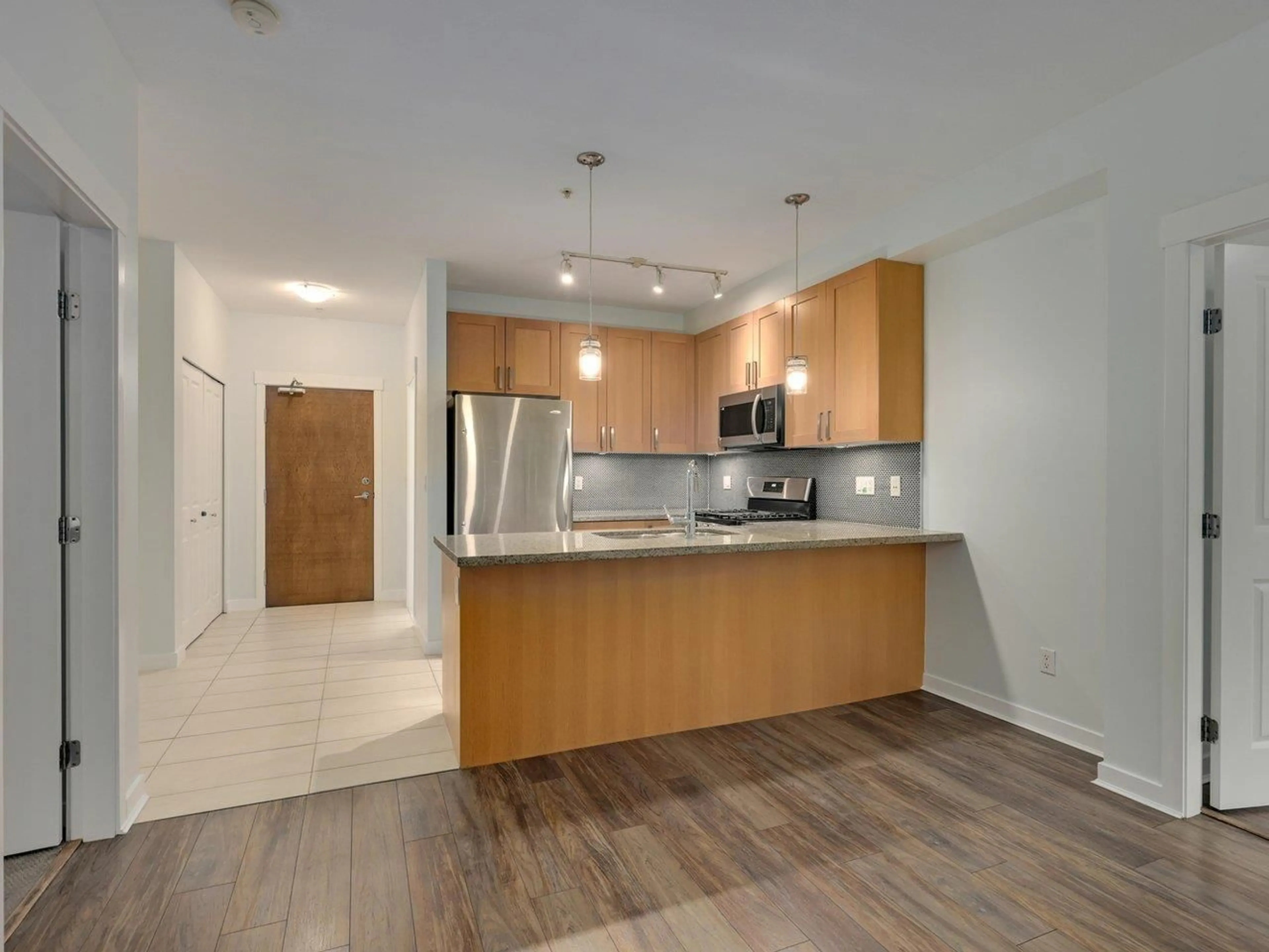 Open concept kitchen, wood/laminate floor for 224 - 15918 26 AVENUE, Surrey British Columbia V3S5K3
