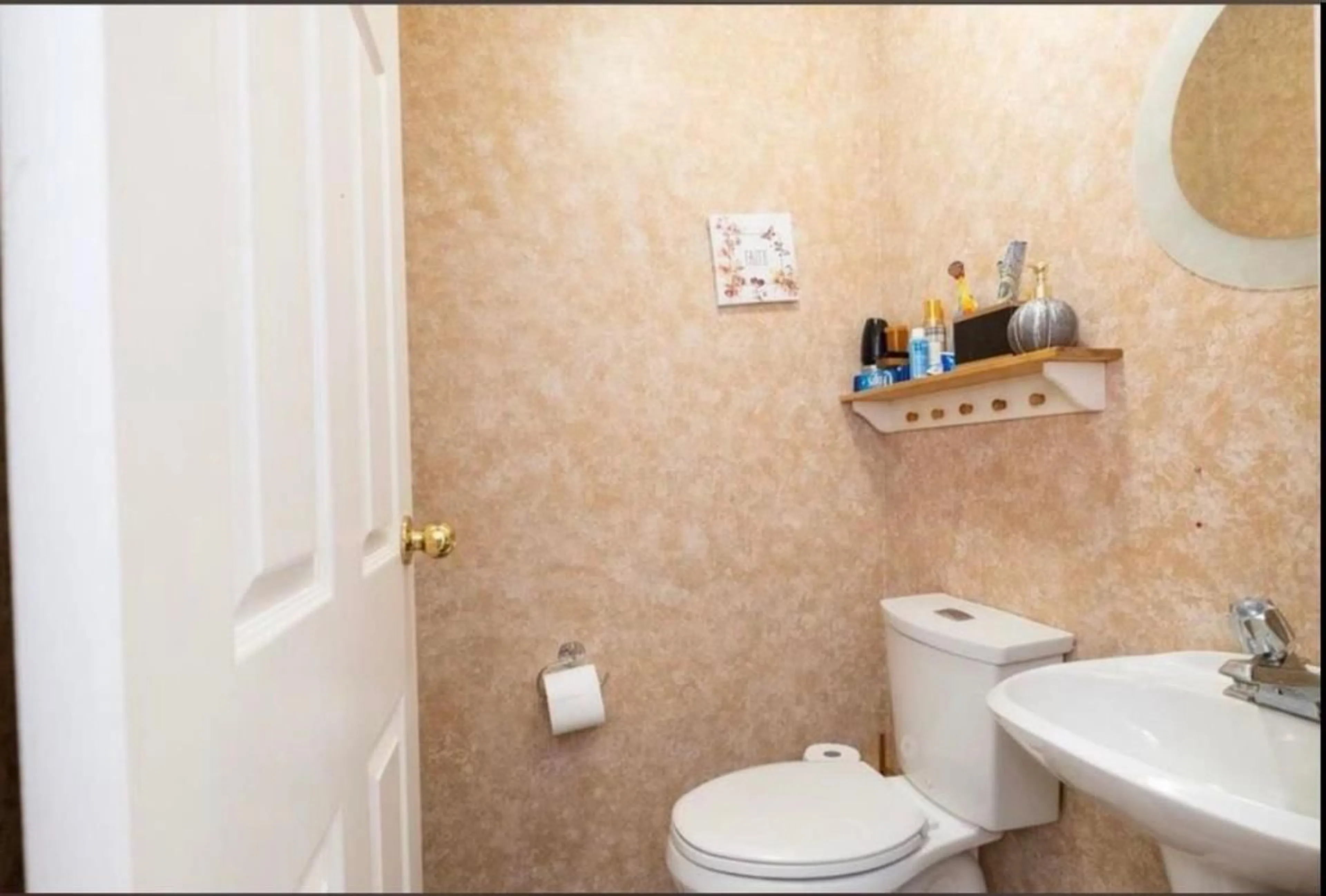 Standard bathroom, ceramic/tile floor for 11378 RIVER ROAD, Surrey British Columbia V3V2V6