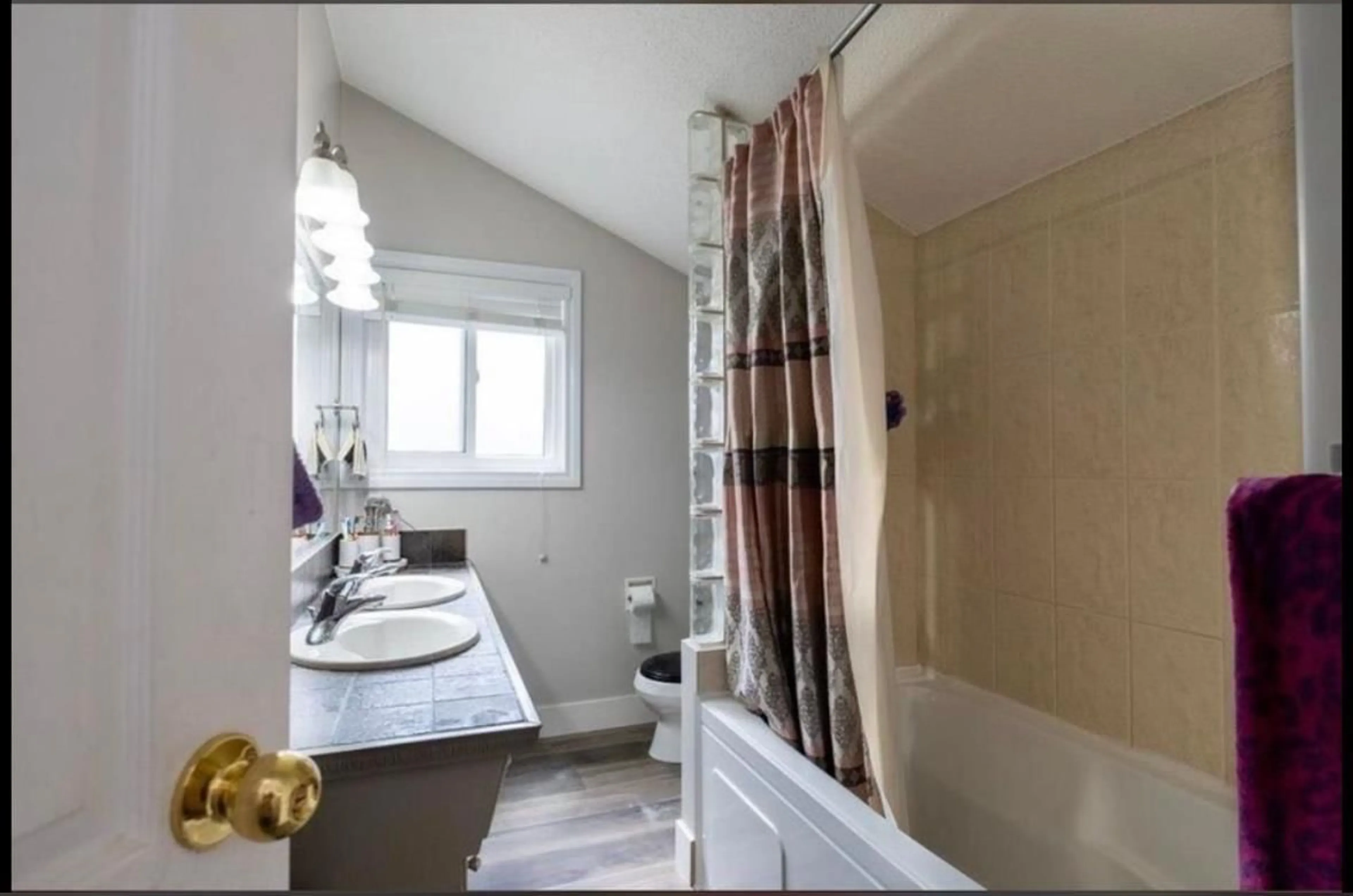 Standard bathroom, ceramic/tile floor for 11378 RIVER ROAD, Surrey British Columbia V3V2V6