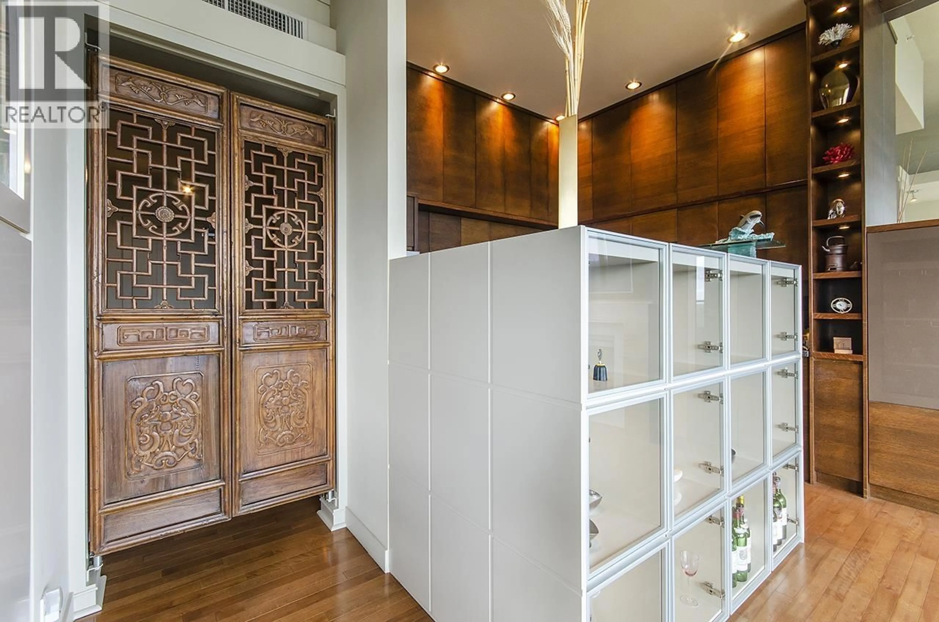 Indoor foyer for 1802 - 9133 HEMLOCK DRIVE, Richmond British Columbia V6Y4J9