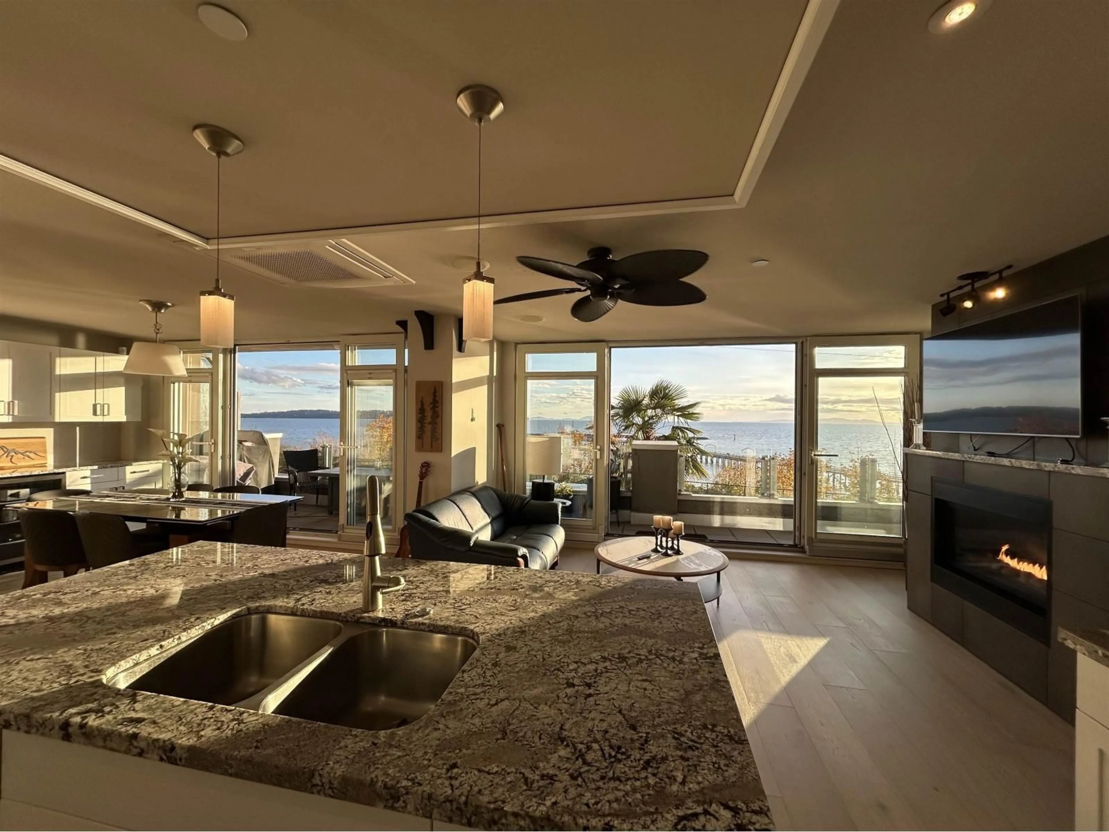 Open concept kitchen, ceramic/tile floor for 101 - 15097 MARINE DRIVE, White Rock British Columbia V4B1C5