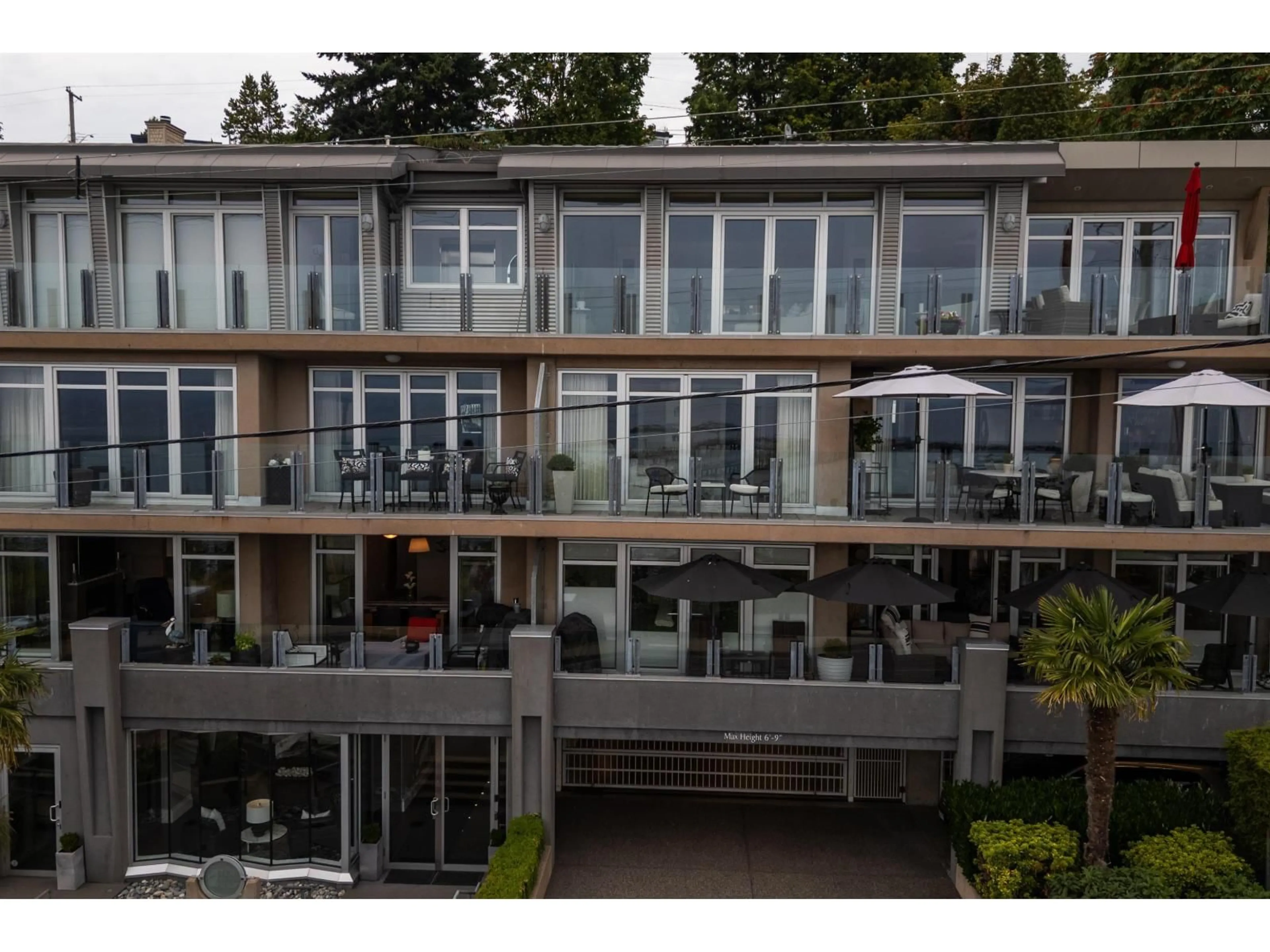 A pic from outside/outdoor area/front of a property/back of a property/a pic from drone, unknown for 101 - 15097 MARINE DRIVE, White Rock British Columbia V4B1C5