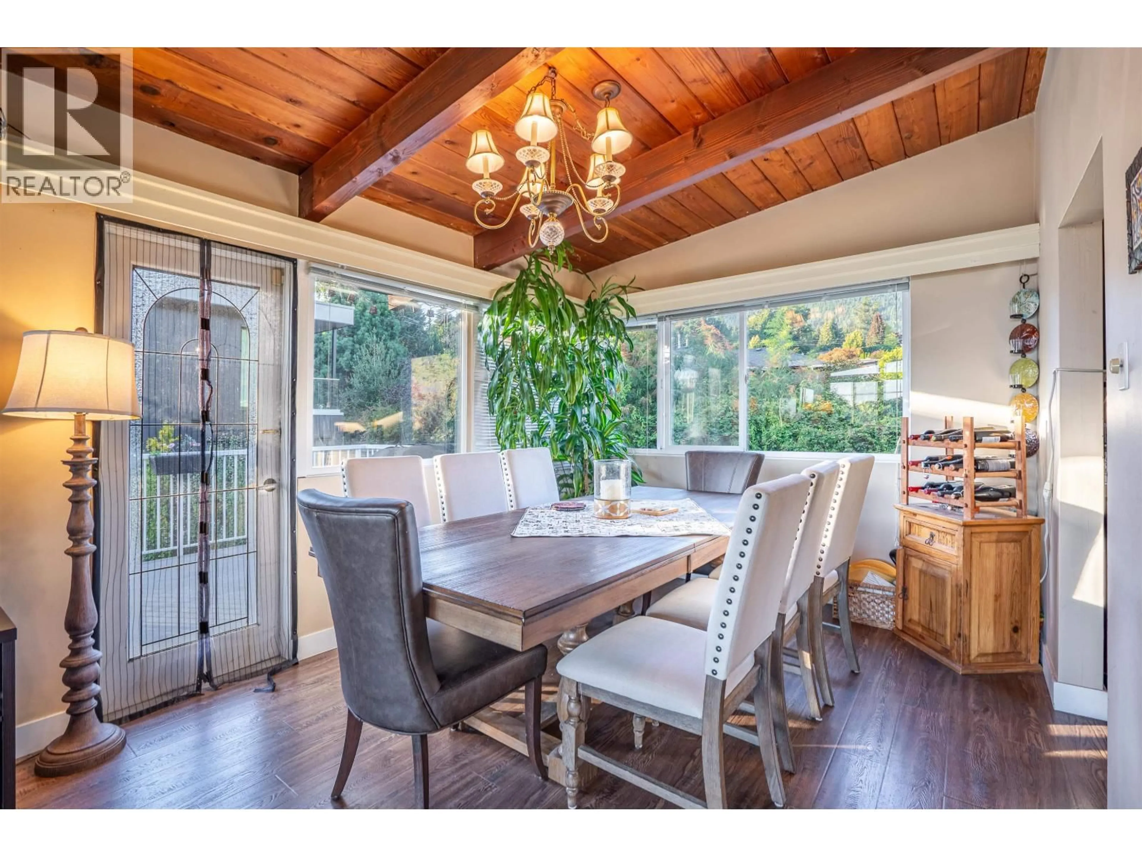 Dining room, wood/laminate floor for 622 CROYDON PLACE, North Vancouver British Columbia V7N3A1