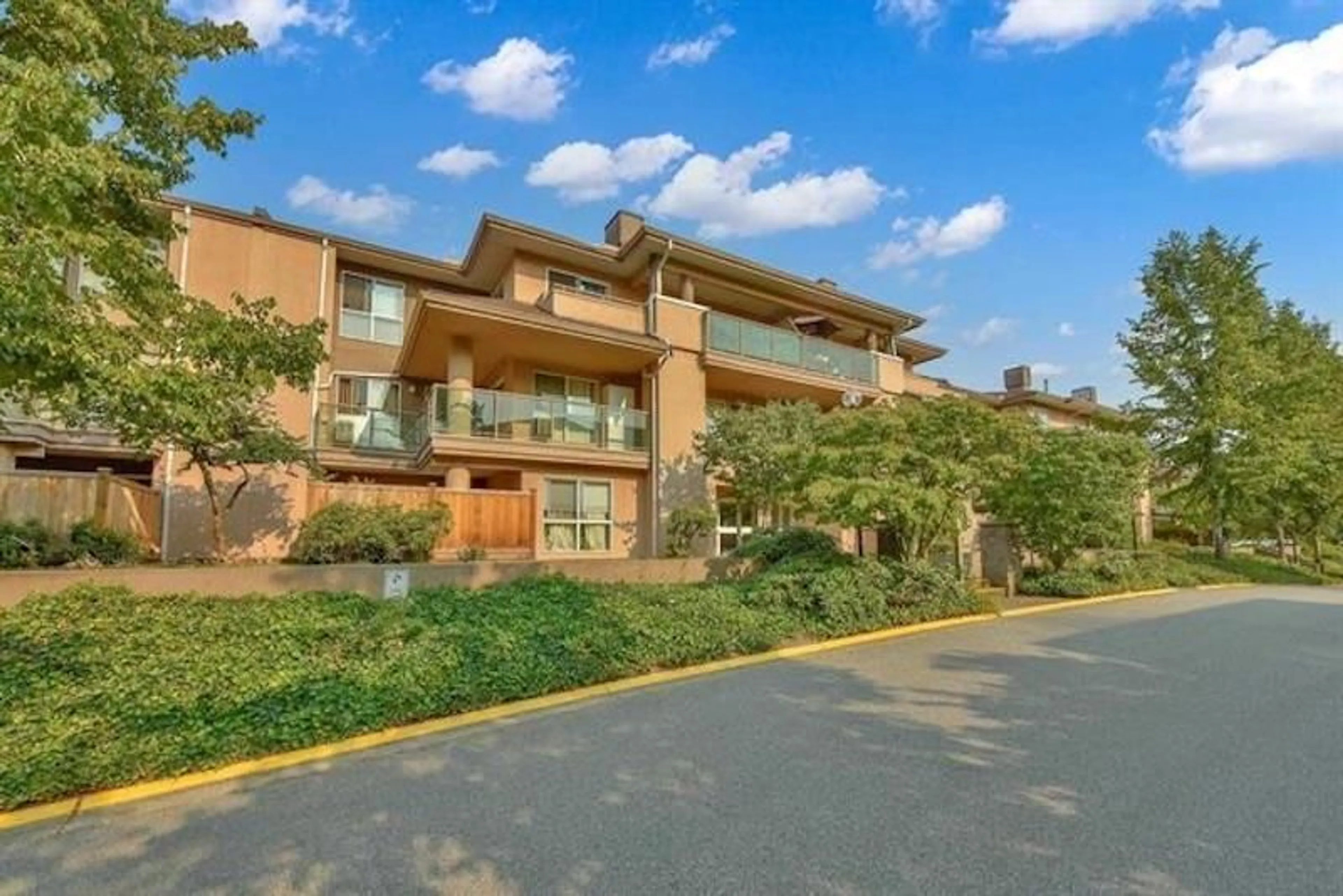 Unknown for 104 - 14993 101A AVENUE, Surrey British Columbia V3R0T1