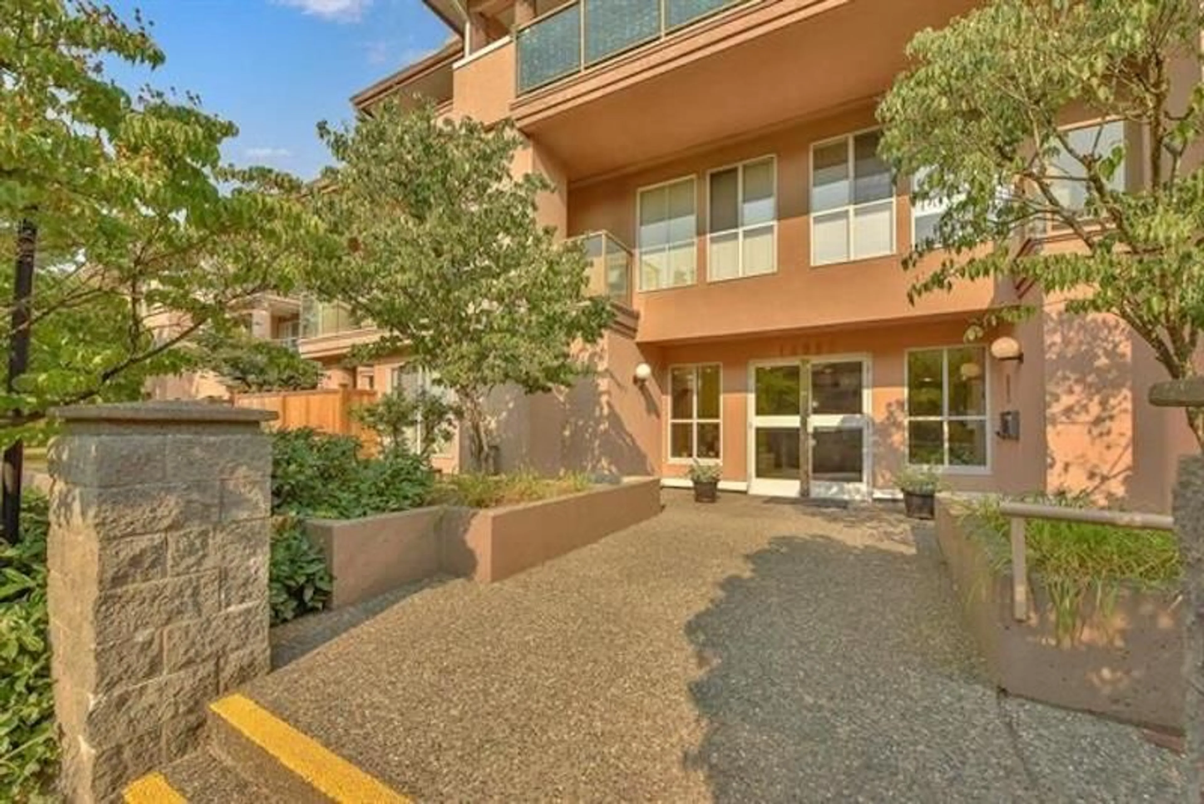 Patio, street for 104 - 14993 101A AVENUE, Surrey British Columbia V3R0T1