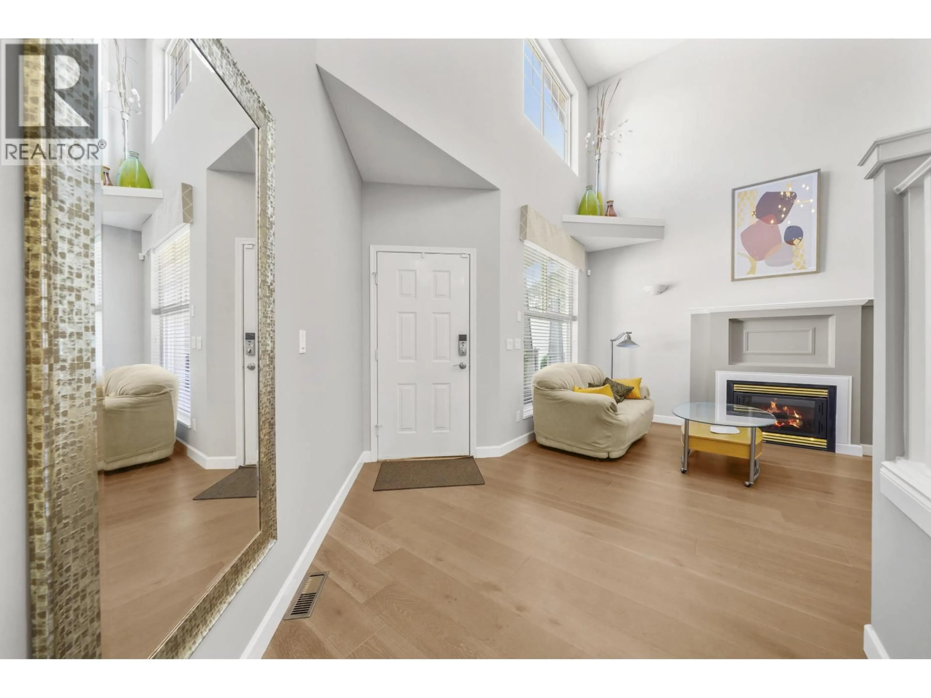 Indoor entryway for 1220 YANGTZE PLACE, Port Coquitlam British Columbia V3B7X1