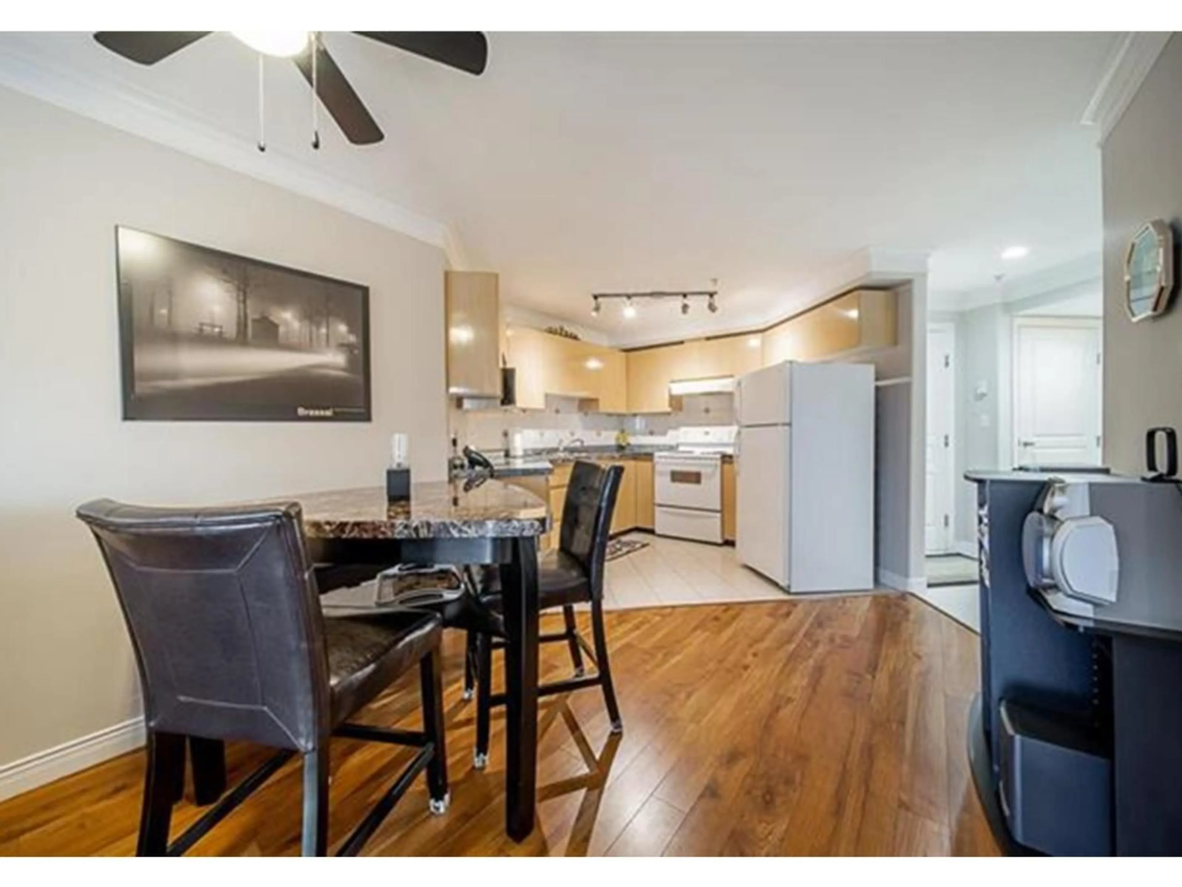 Open concept kitchen, wood/laminate floor for 206 - 8115 121A STREET, Surrey British Columbia V3W1J2