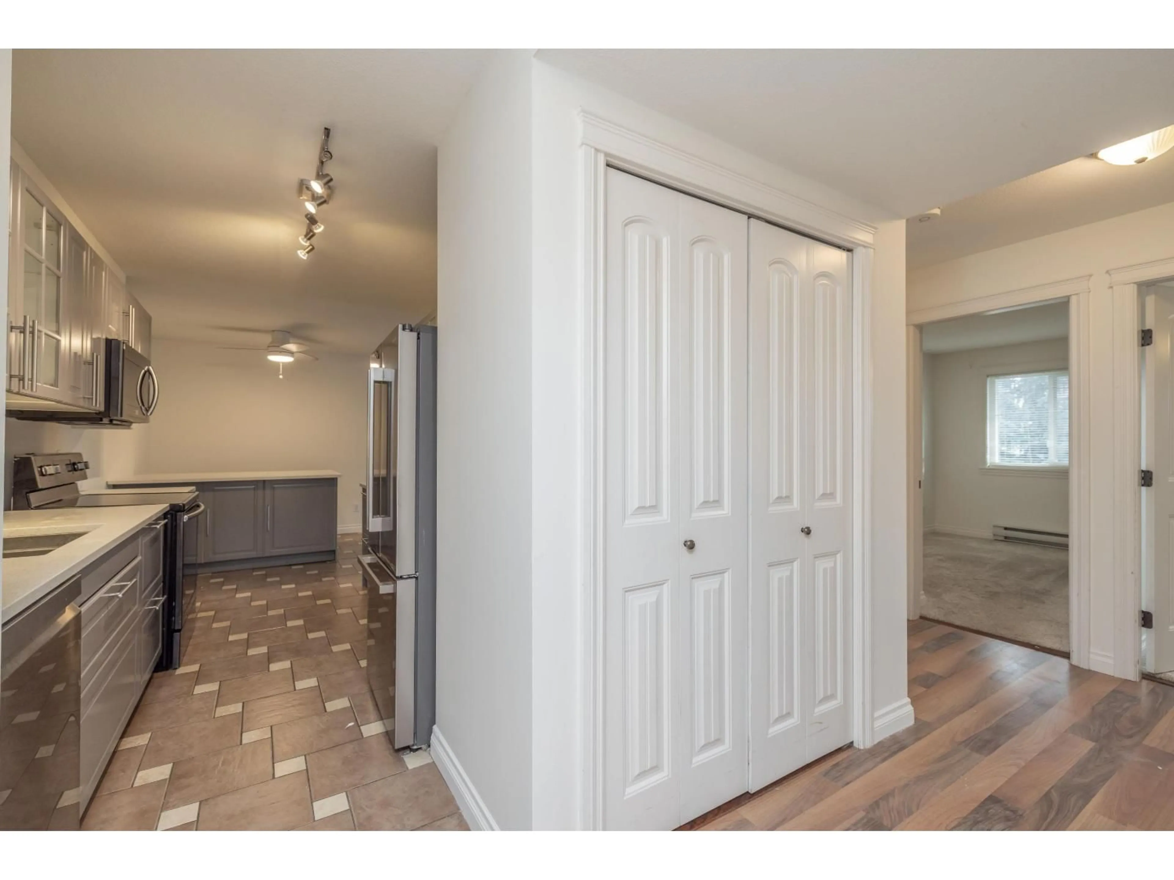 Indoor entryway for 404 - 7694 EVANS ROAD, Chilliwack British Columbia V2R3W3