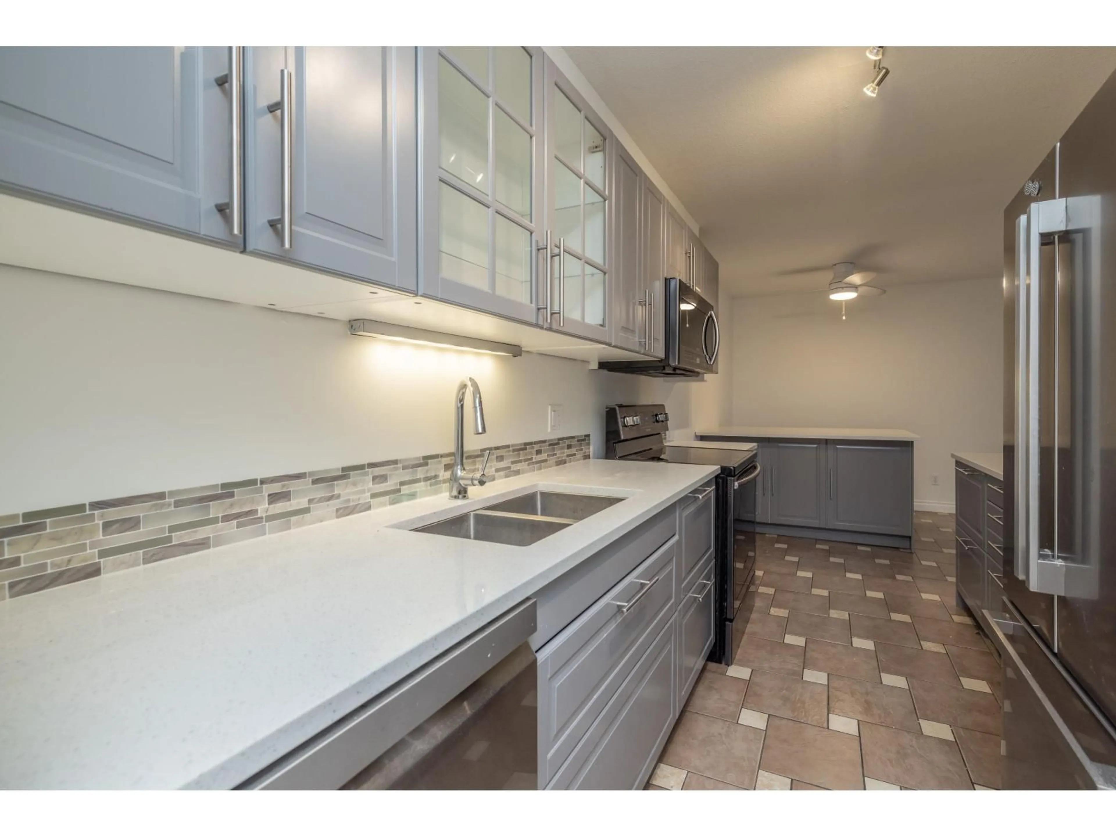 Standard kitchen, ceramic/tile floor for 404 - 7694 EVANS ROAD, Chilliwack British Columbia V2R3W3