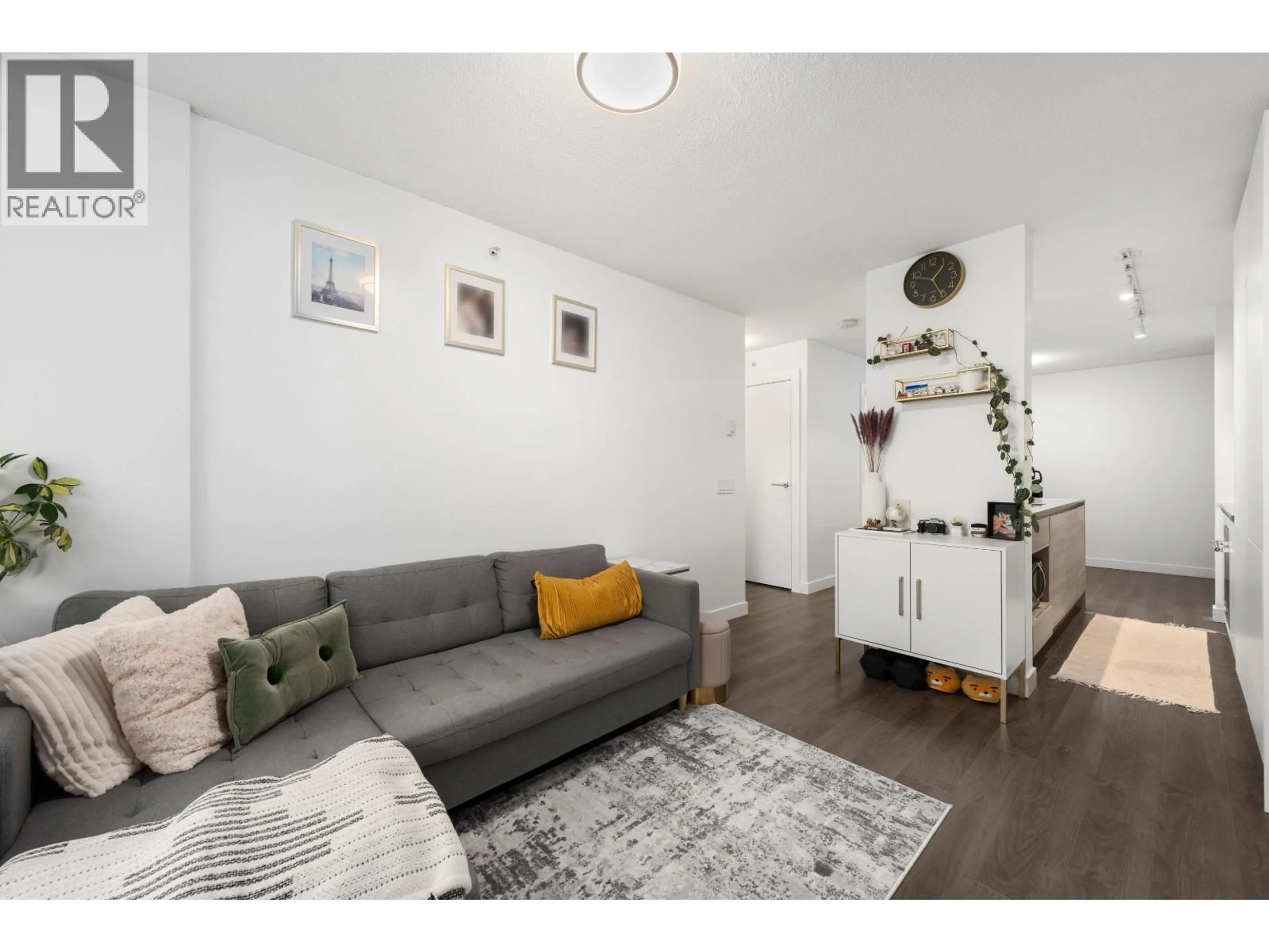 Living room with furniture, unknown for 2509 - 908 QUAYSIDE DRIVE, New Westminster British Columbia V3M0L4