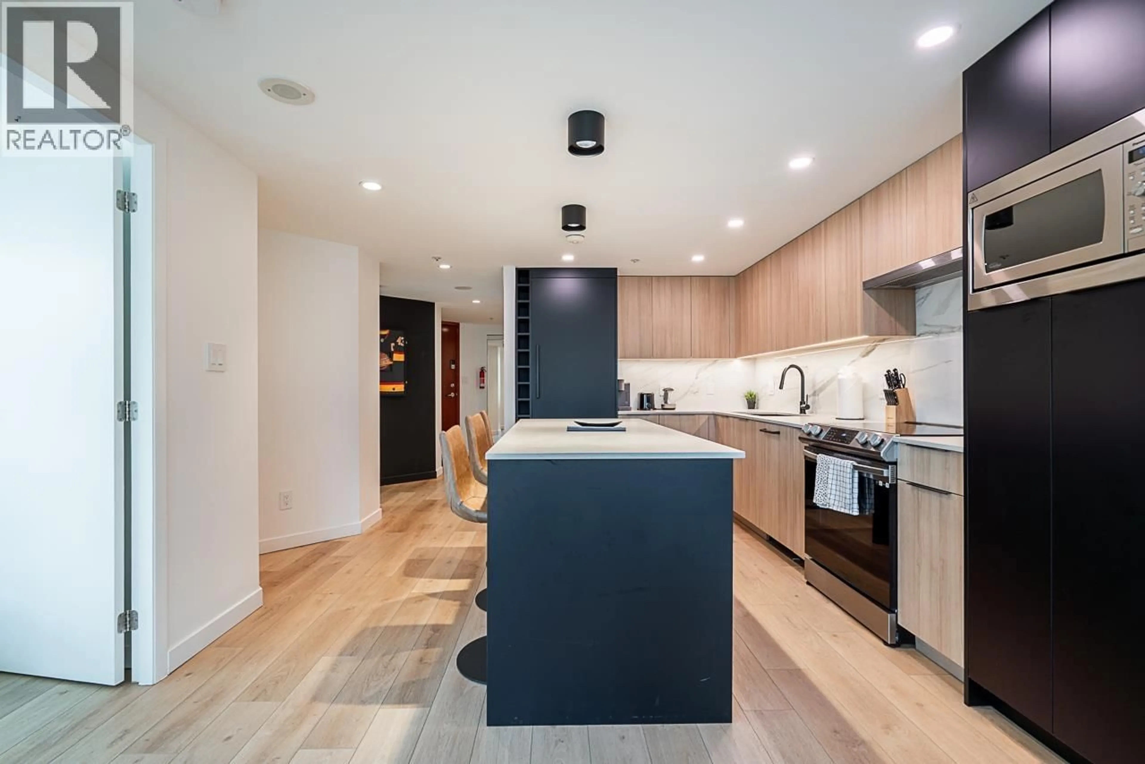 Contemporary kitchen, unknown for 1201 - 1050 BURRARD STREET, Vancouver British Columbia V6Z2S3