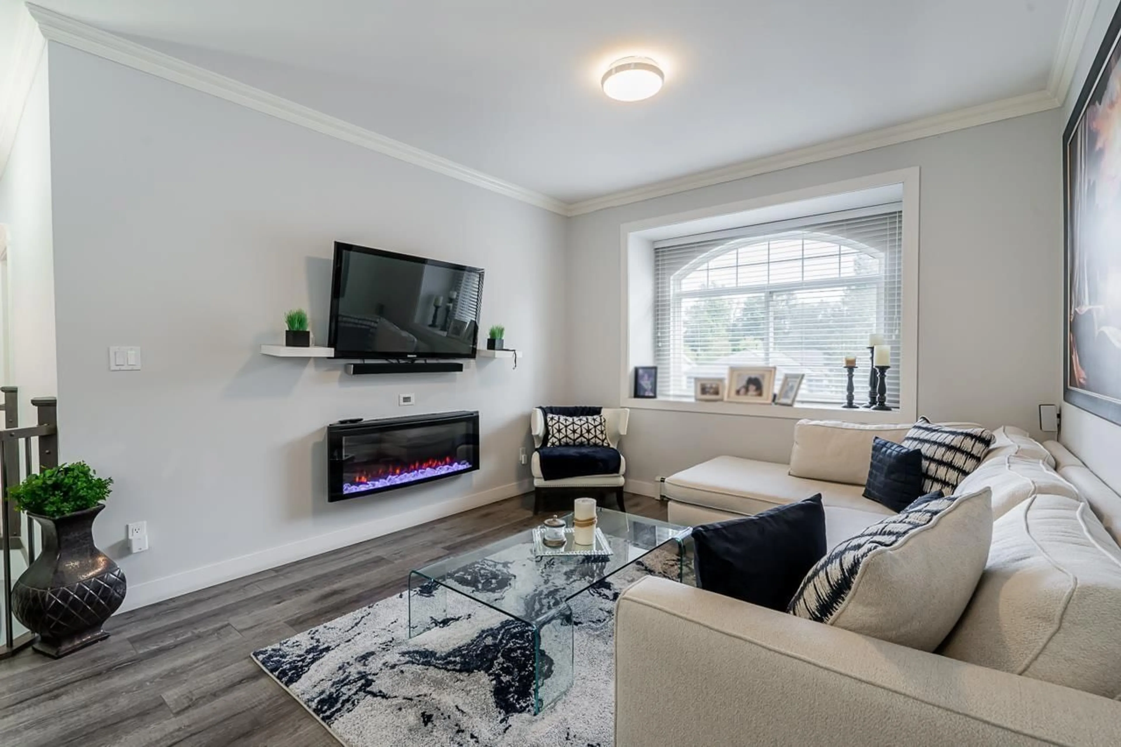 Living room with furniture, unknown for 6255 138 STREET, Surrey British Columbia V3X1E6