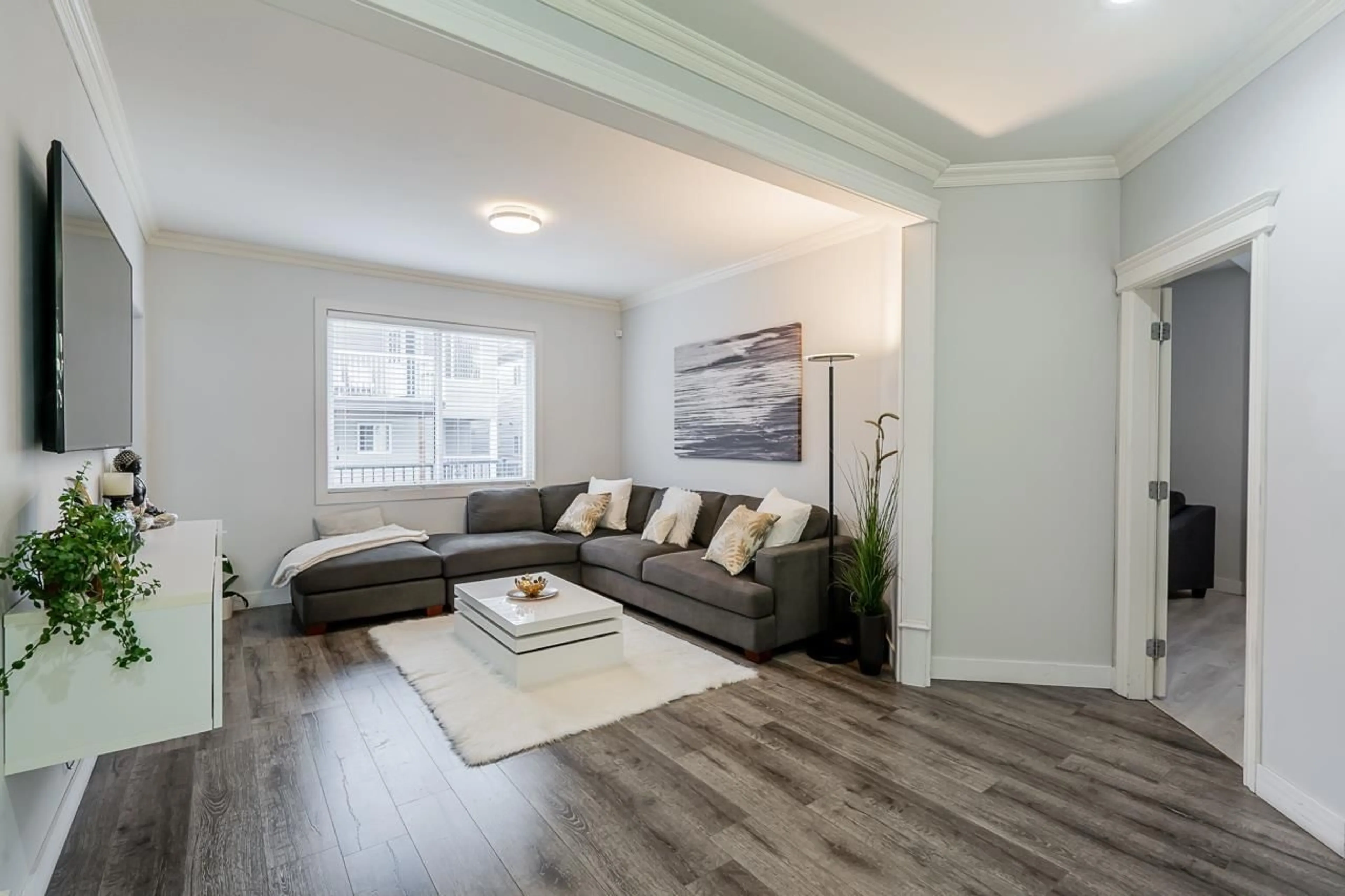 Living room with furniture, wood/laminate floor for 6255 138 STREET, Surrey British Columbia V3X1E6
