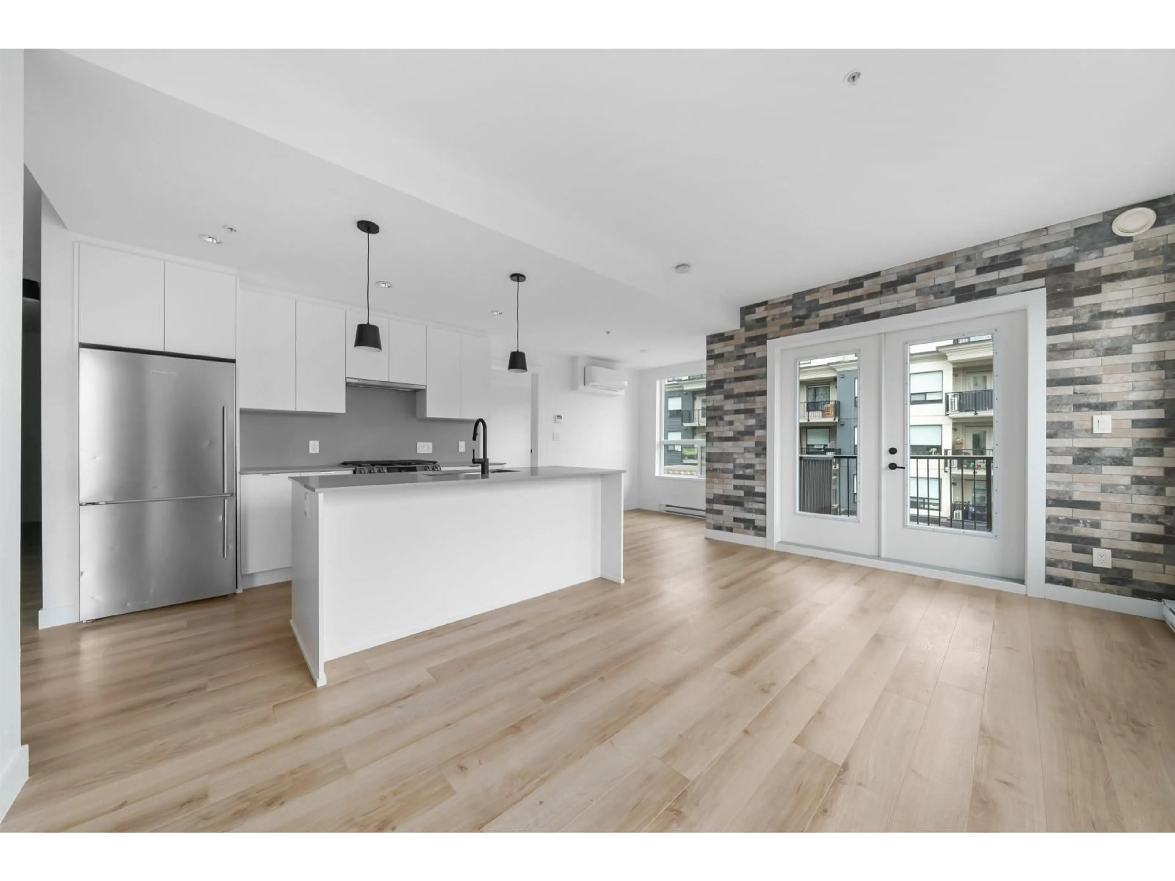 Open concept kitchen, wood/laminate floor for 318 - 2493 MONTROSE AVENUE, Abbotsford British Columbia V2S0L4