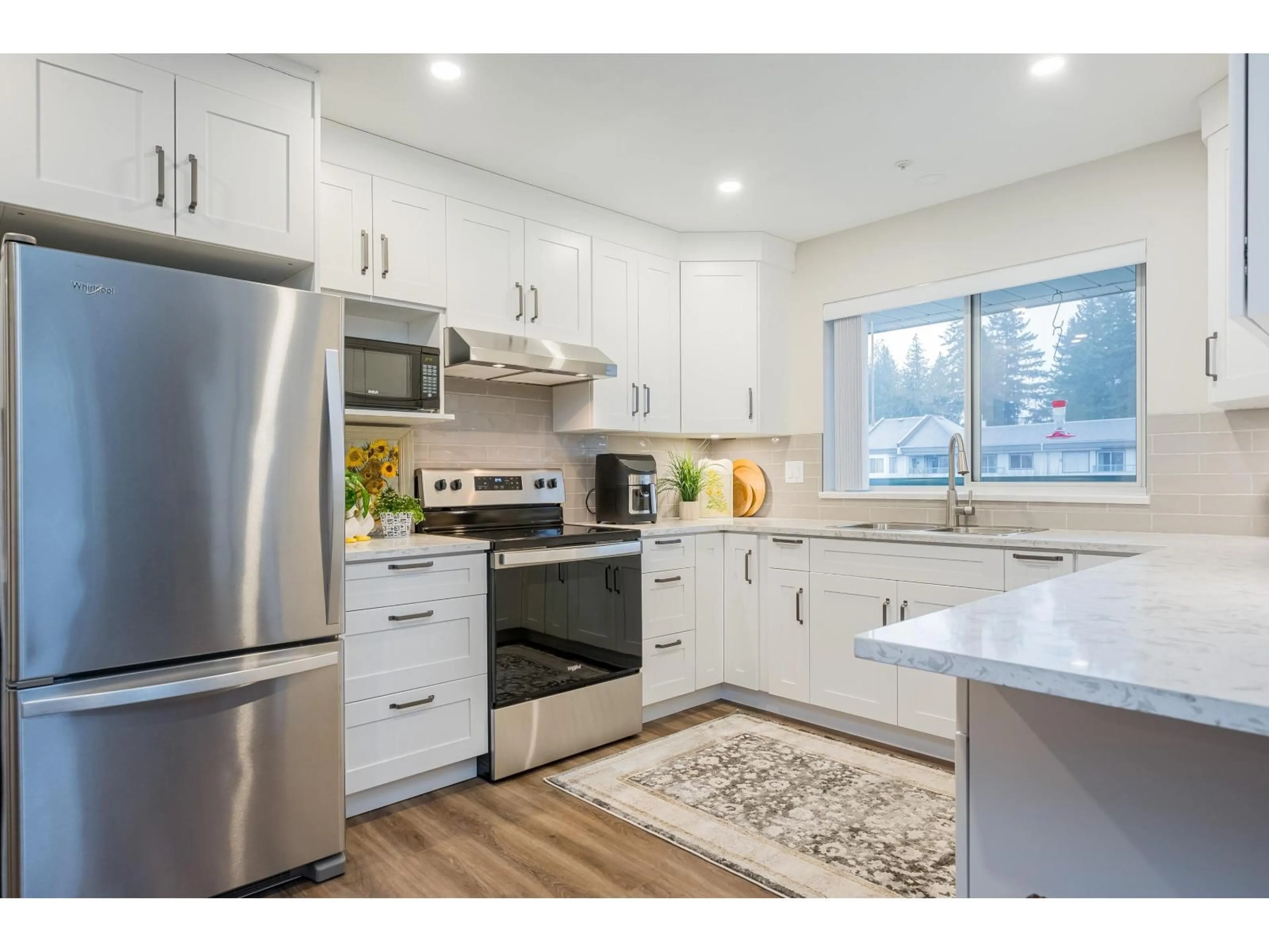 Open concept kitchen, wood/laminate floor for 335 - 2451 GLADWIN ROAD, Abbotsford British Columbia V2T3N8